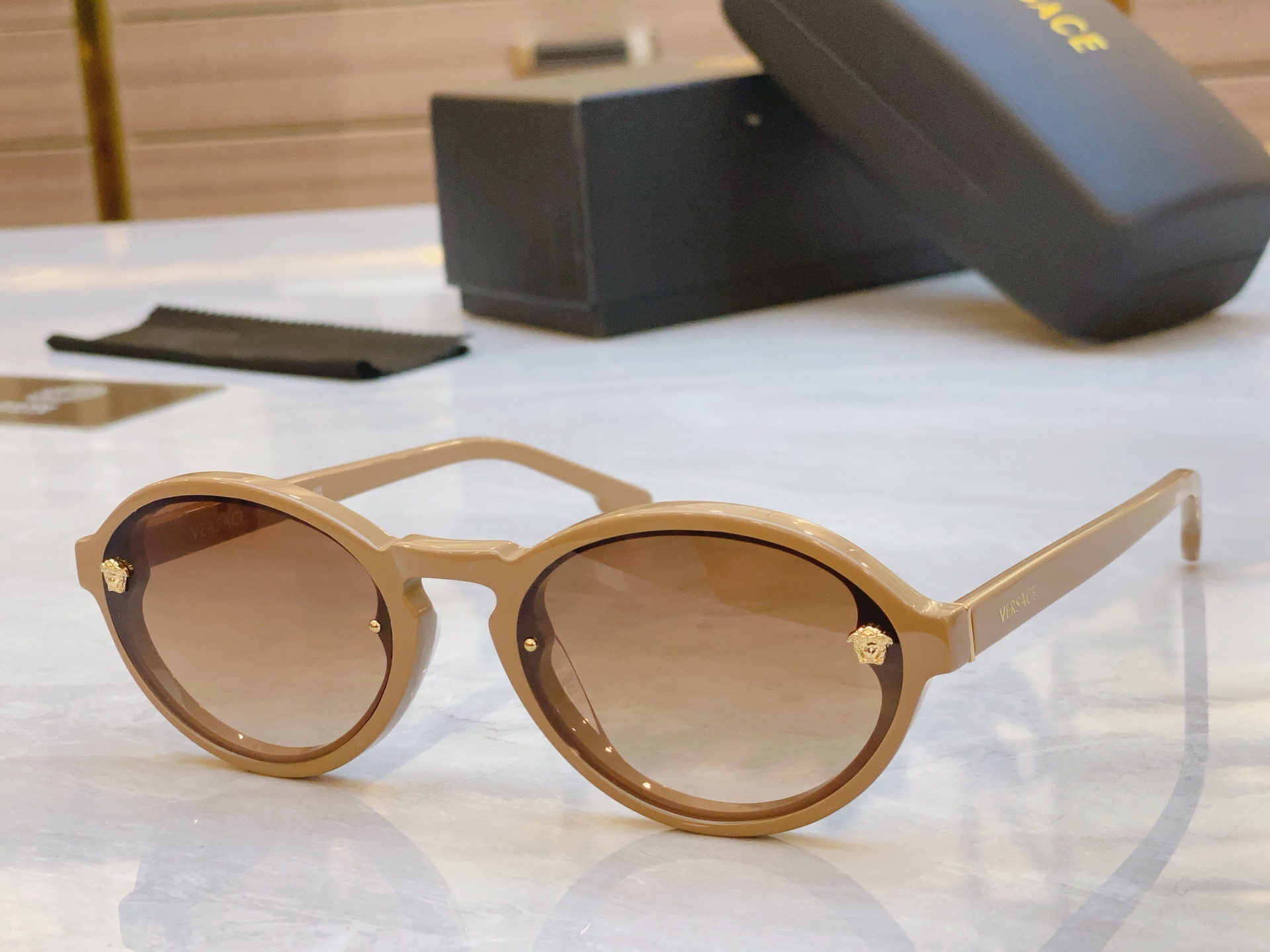 ，【VERSAC*】范思*哲新款太阳镜，MODEL：VE6772，SIZE：56口20-145