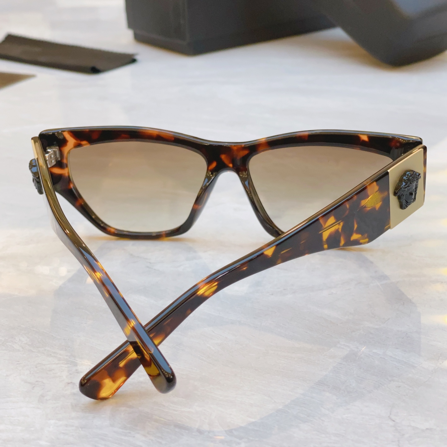 ，【VERSAC*】范思*哲新款太阳镜，MODEL：VE S89，SIZE：55口16-145