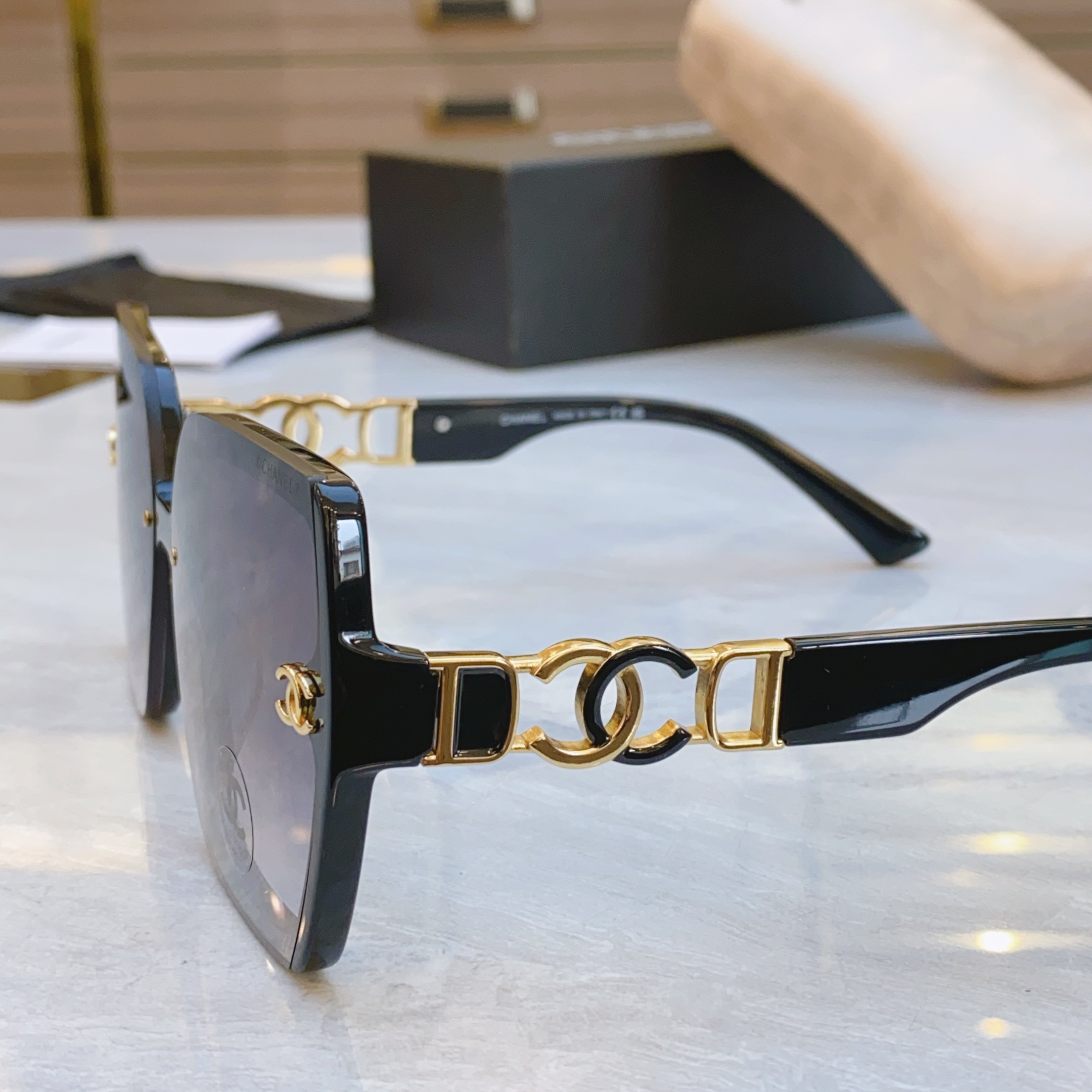 ，【CHANE*】香奈儿新款太阳镜🕶️🕶️，MODEL：CH0835，SIZE：56口13-145