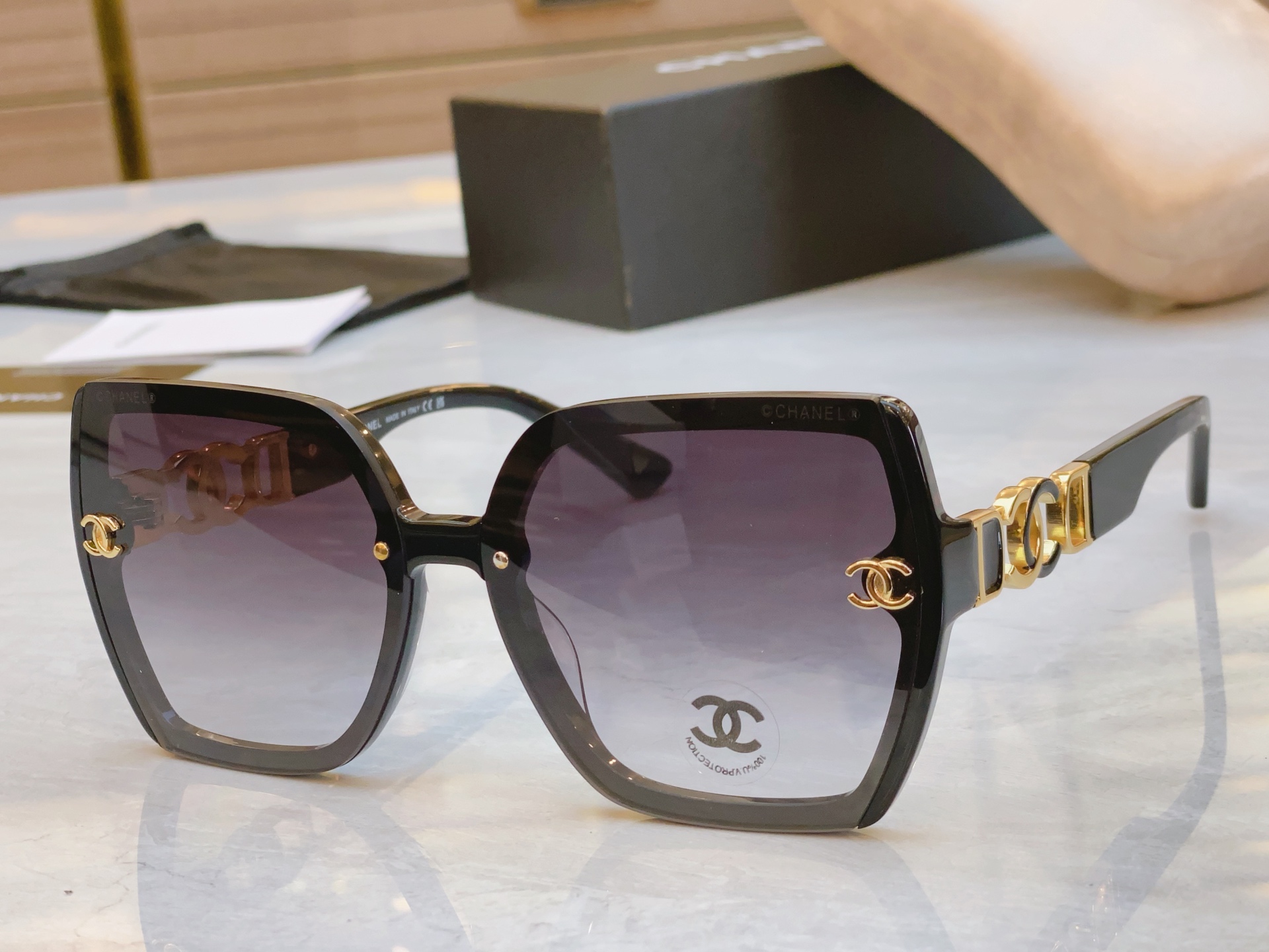 ，【CHANE*】香奈儿新款太阳镜🕶️🕶️，MODEL：CH0835，SIZE：56口13-145
