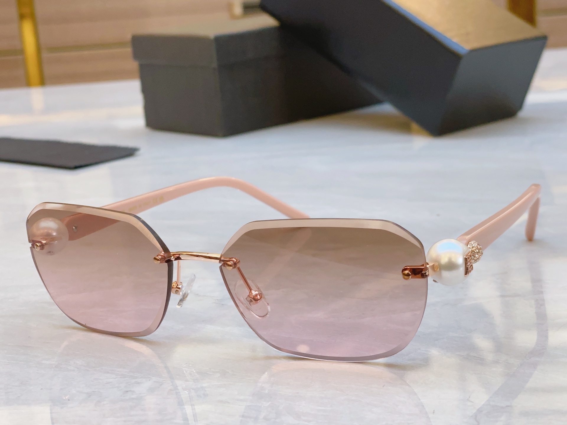 ，【GIVENCH*】纪梵*希新款太阳镜🕶️，MODEL：GV4010M，SIZE：61口17-140