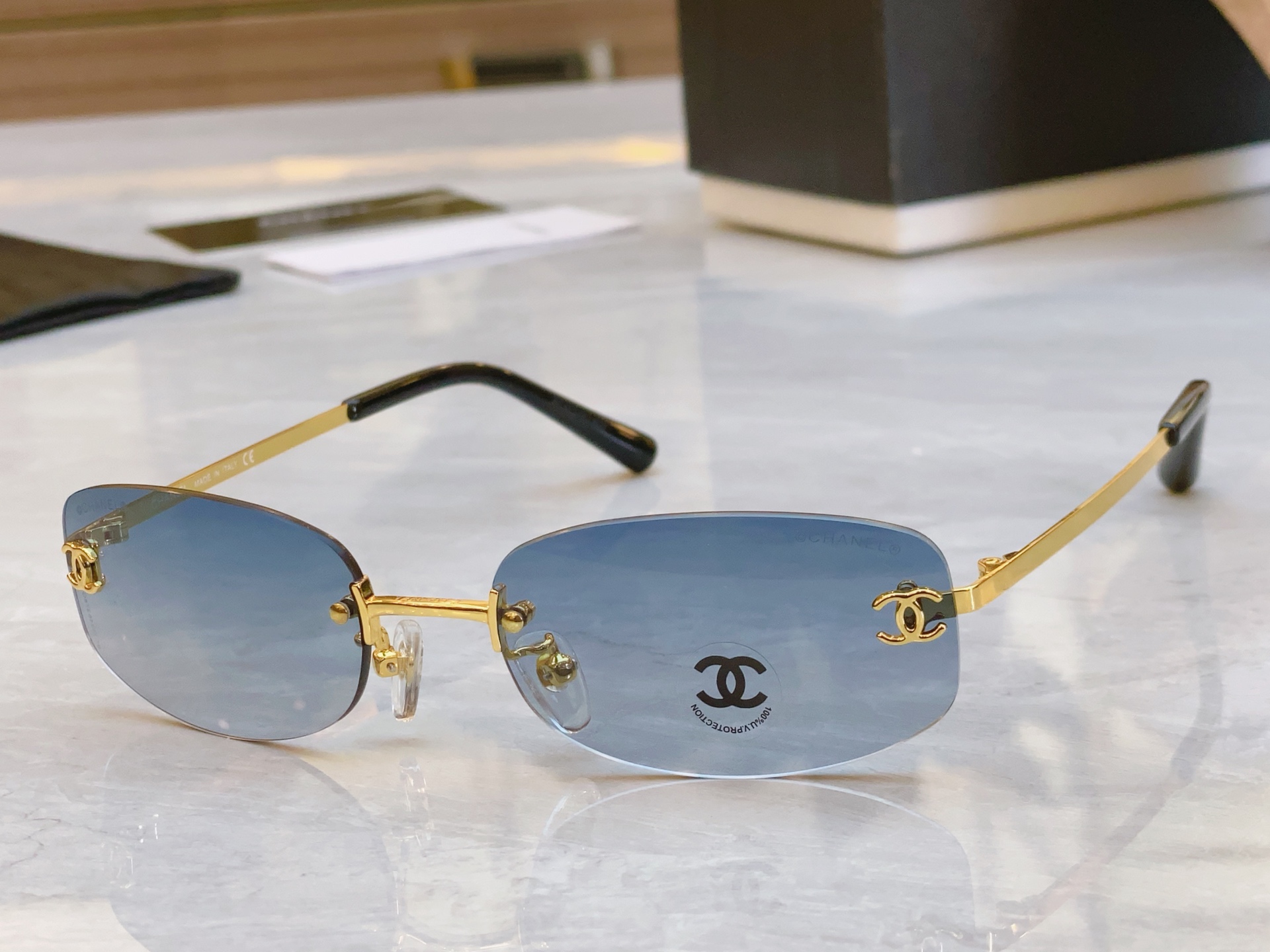 ，【CHANE*】香奈儿新款太阳镜🕶️🕶️，MODEL：CH4002，SIZE：54口18-135