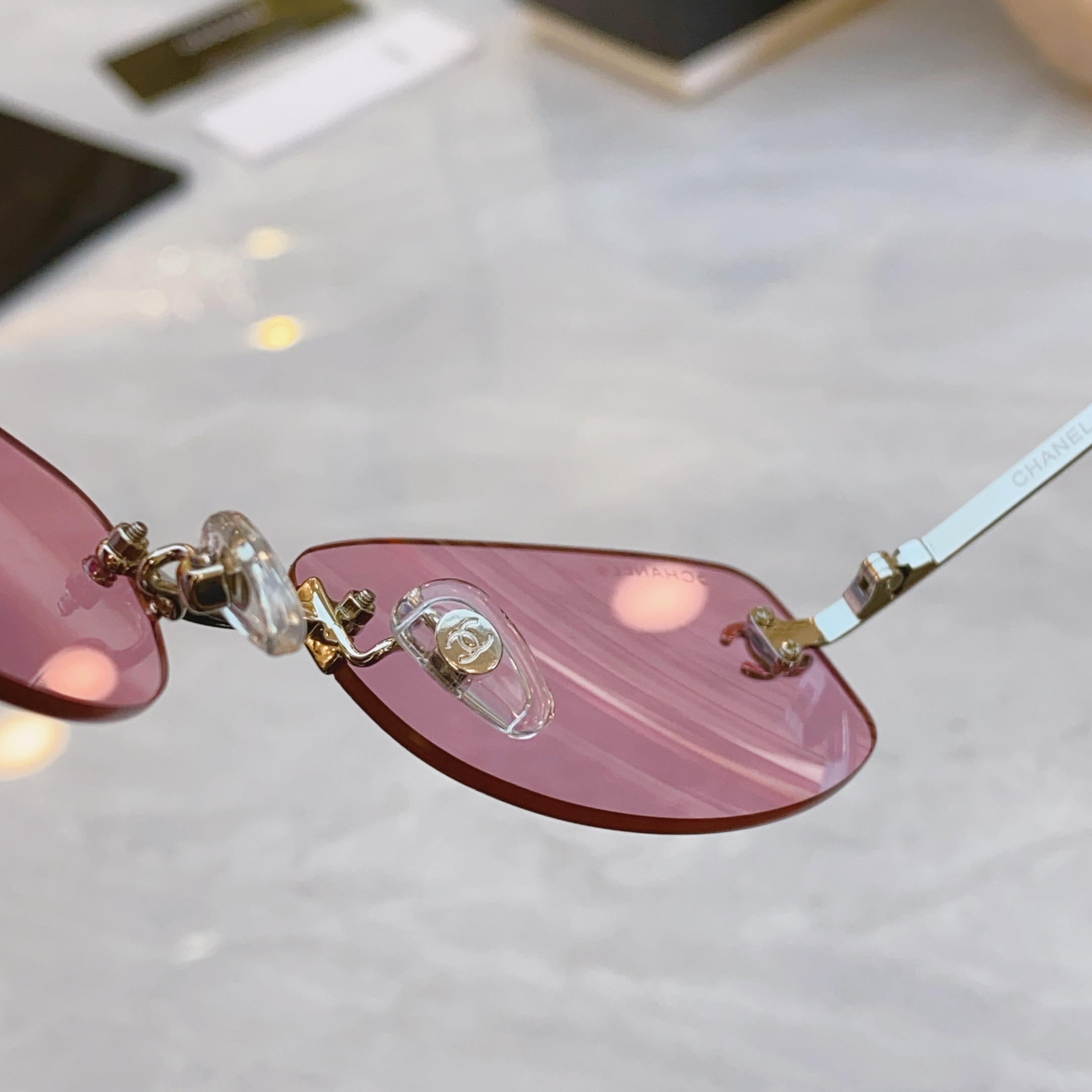 ，【CHANE*】香奈儿新款太阳镜🕶️🕶️，MODEL：CH4002，SIZE：54口18-135