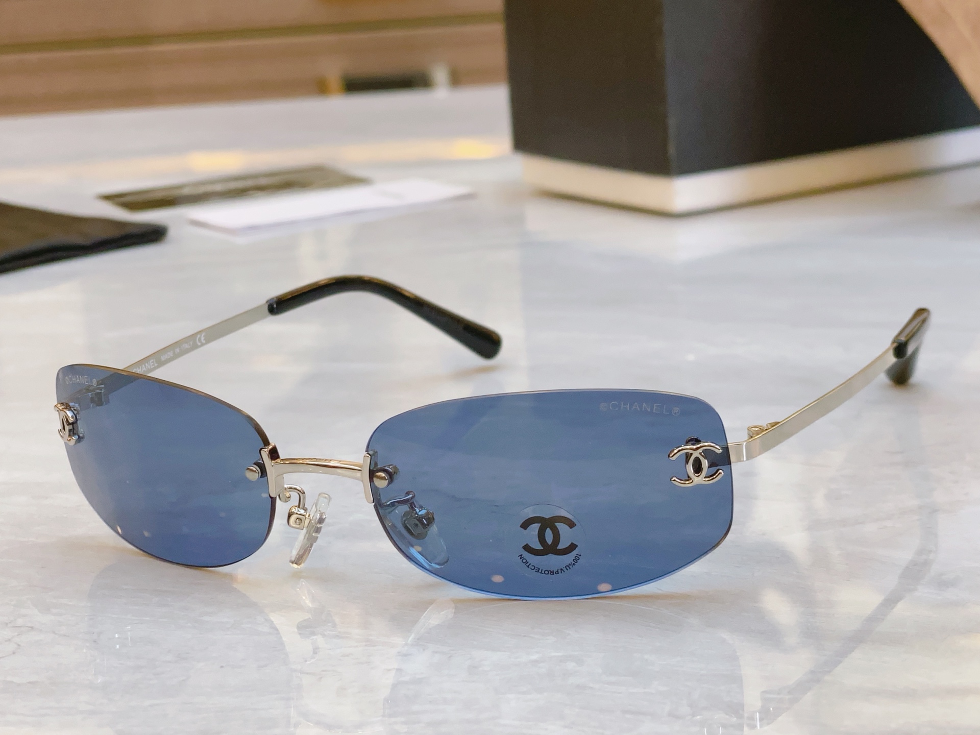 ，【CHANE*】香奈儿新款太阳镜🕶️🕶️，MODEL：CH4002，SIZE：54口18-135