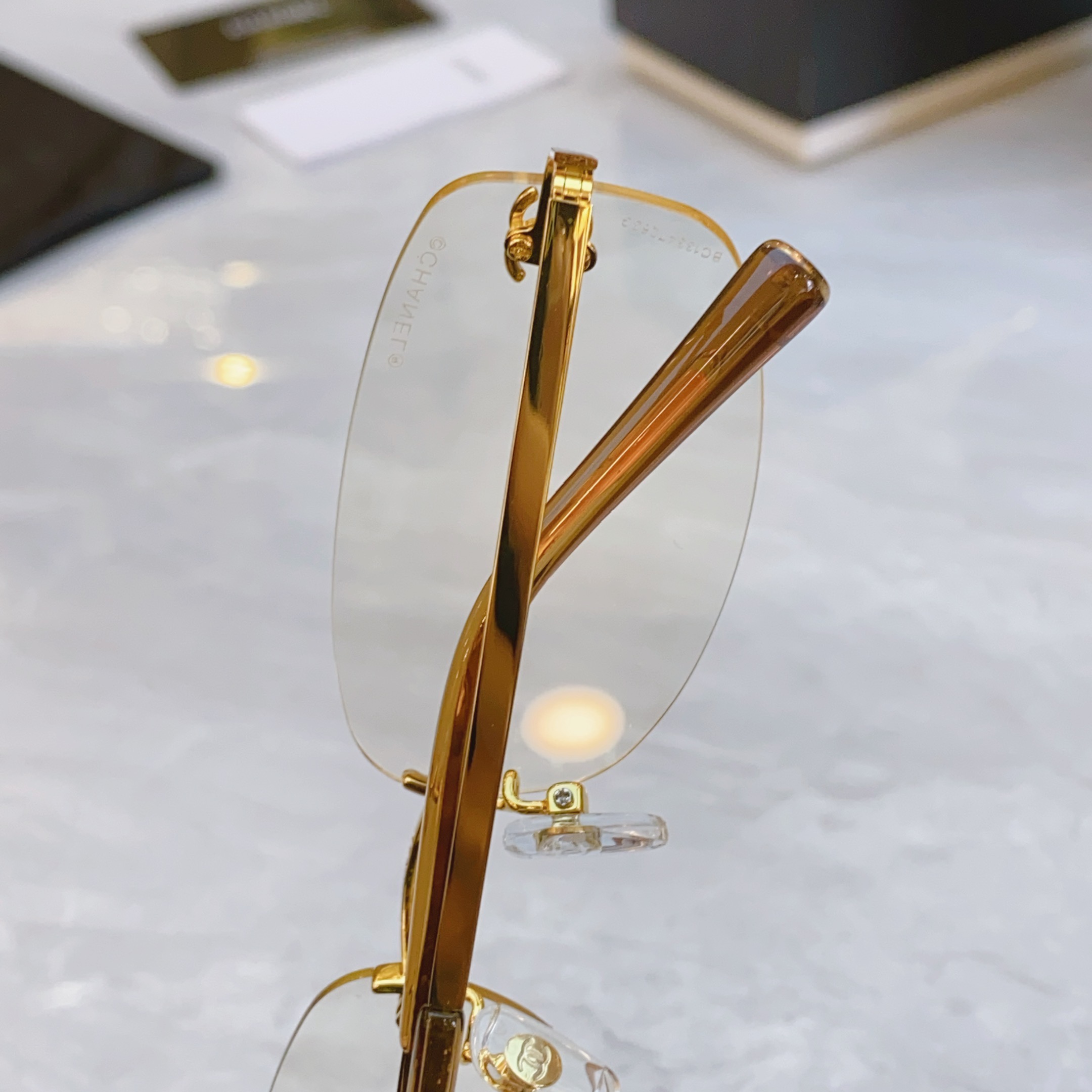 ，【CHANE*】香奈儿新款太阳镜🕶️🕶️，MODEL：CH4002，SIZE：54口18-135