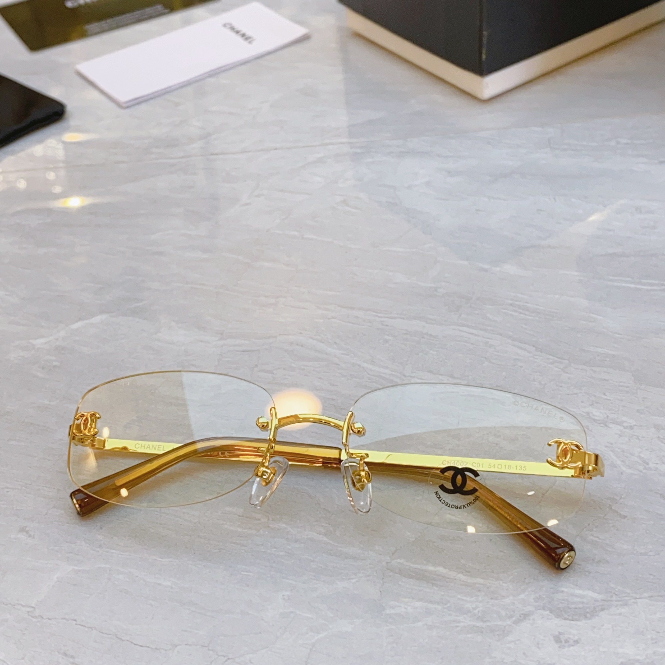 ，【CHANE*】香奈儿新款太阳镜🕶️🕶️，MODEL：CH4002，SIZE：54口18-135
