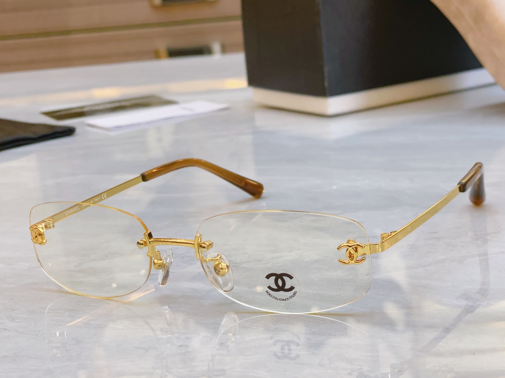 ，【CHANE*】香奈儿新款太阳镜🕶️🕶️，MODEL：CH4002，SIZE：54口18-135