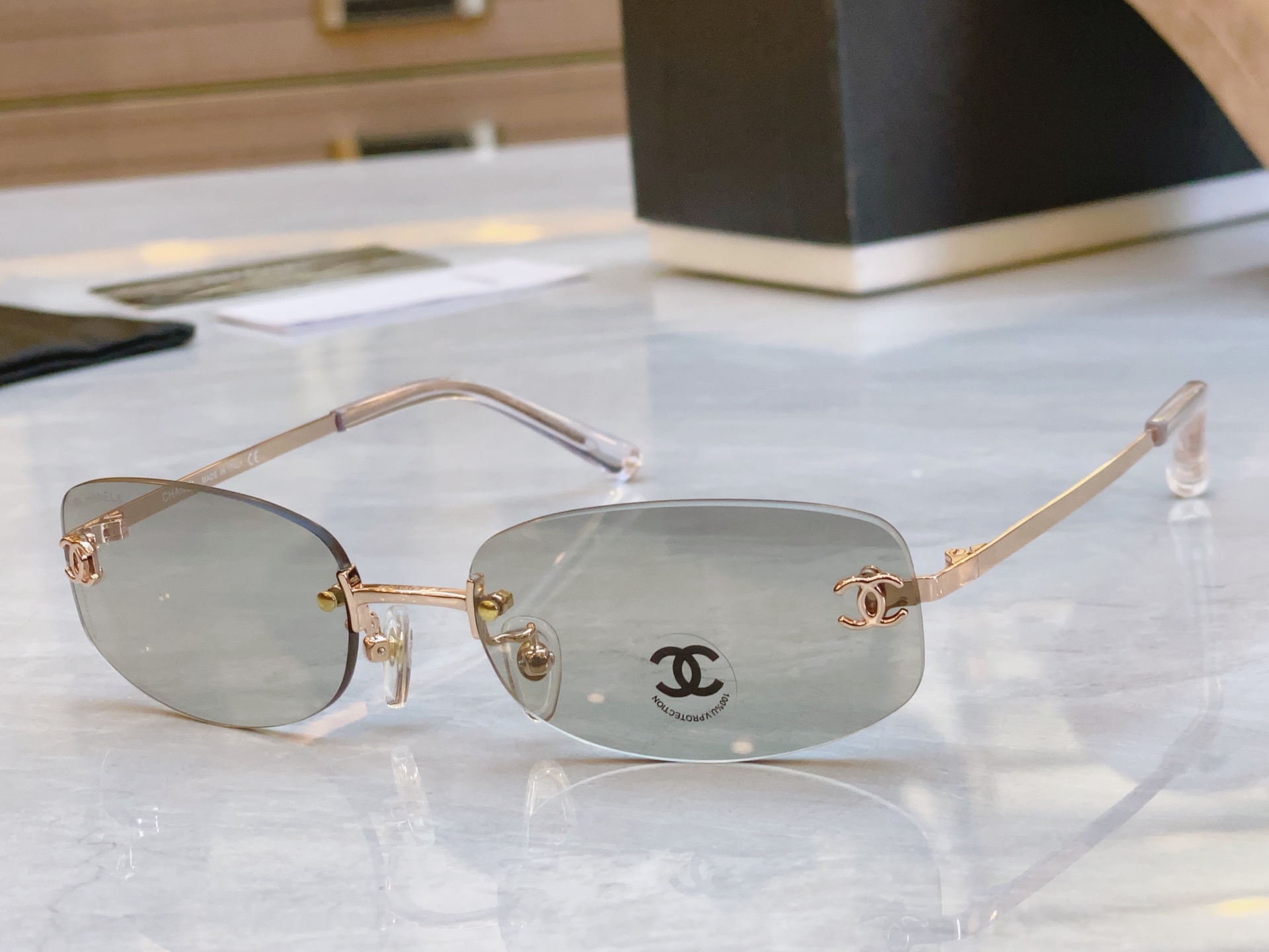 ，【CHANE*】香奈儿新款太阳镜🕶️🕶️，MODEL：CH4002，SIZE：54口18-135