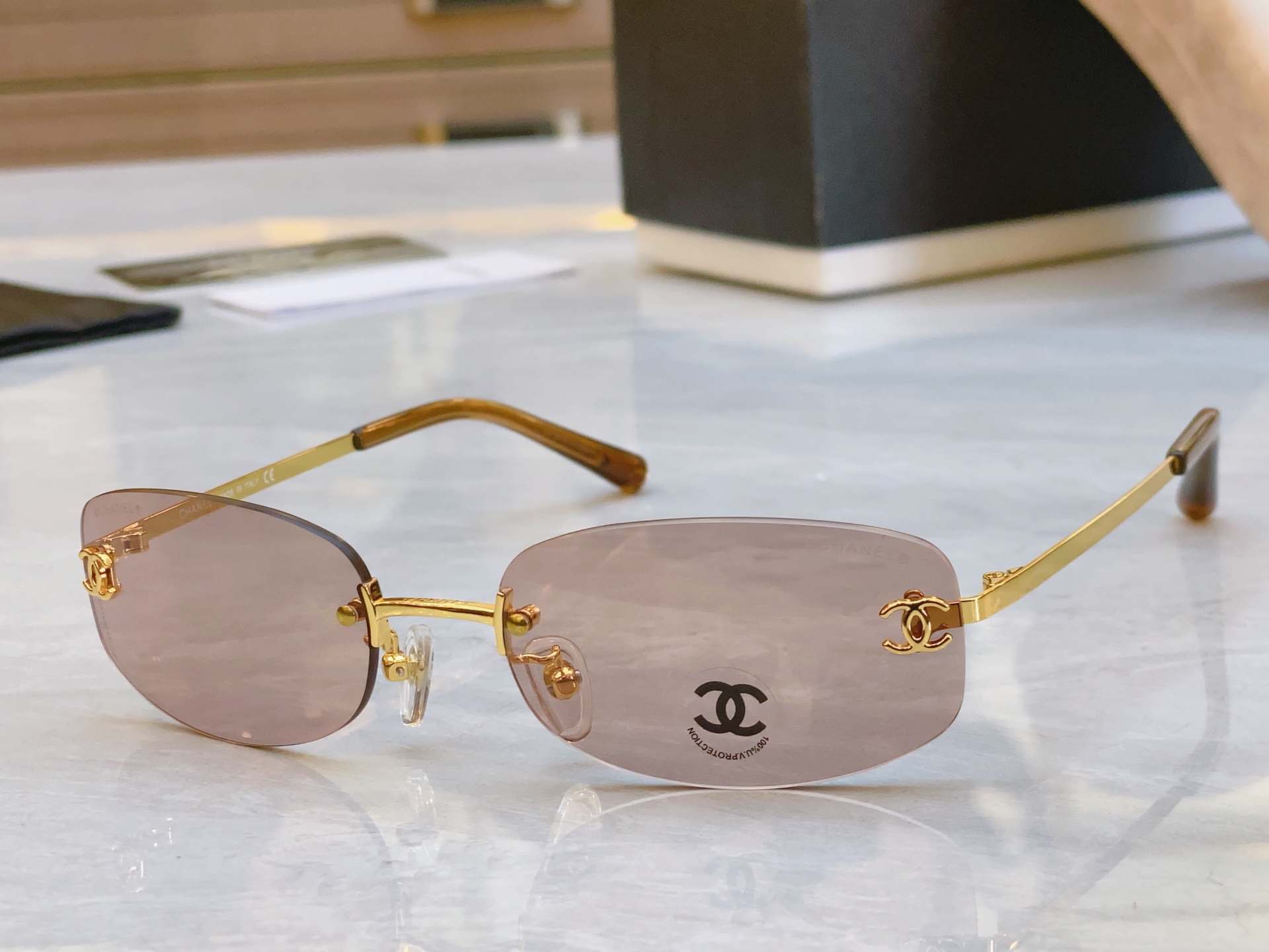 ，【CHANE*】香奈儿新款太阳镜🕶️🕶️，MODEL：CH4002，SIZE：54口18-135