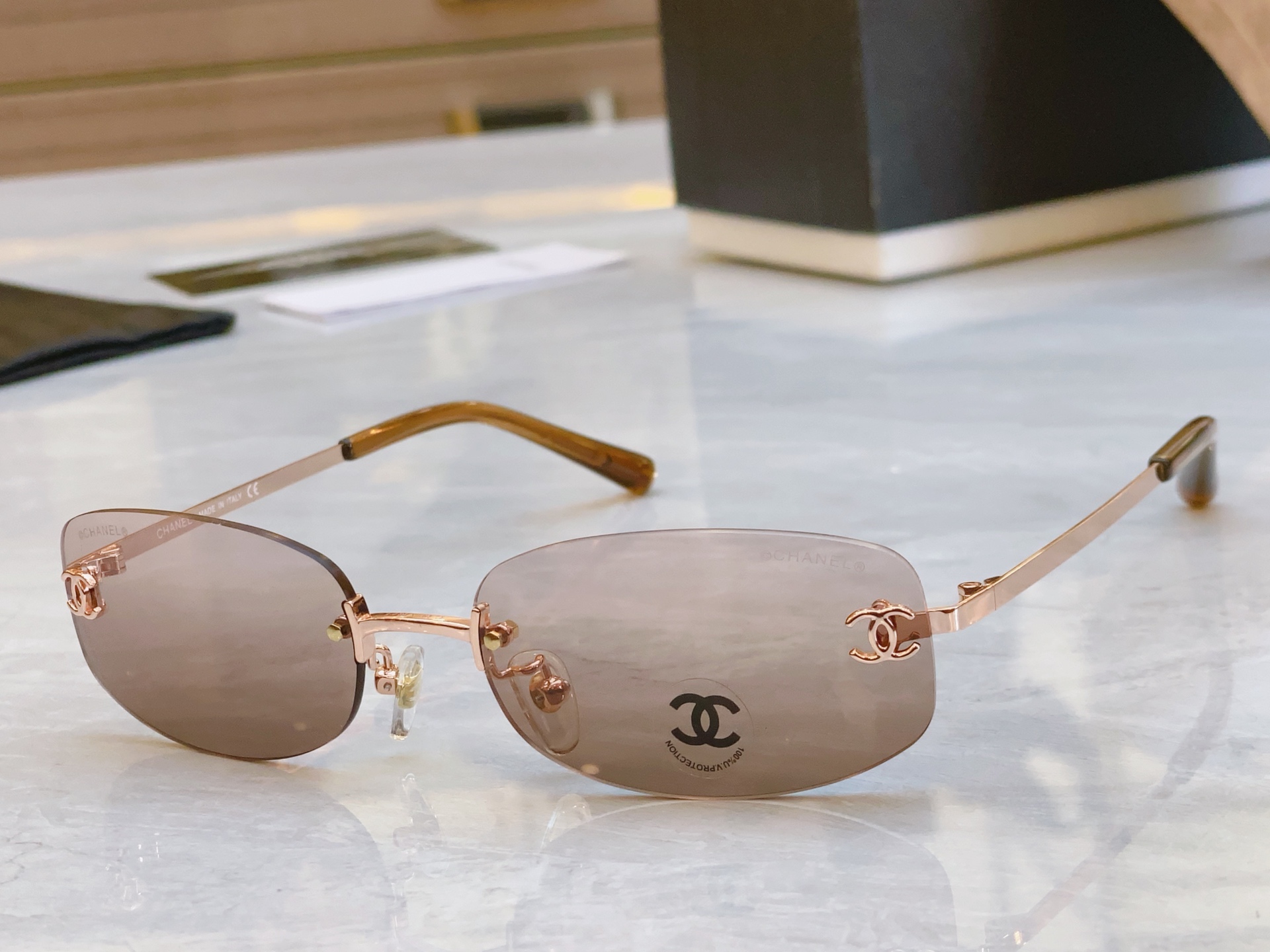 ，【CHANE*】香奈儿新款太阳镜🕶️🕶️，MODEL：CH4002，SIZE：54口18-135
