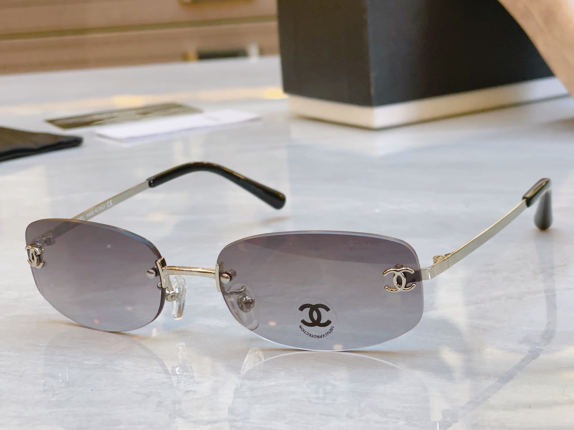 ，【CHANE*】香奈儿新款太阳镜🕶️🕶️，MODEL：CH4002，SIZE：54口18-135