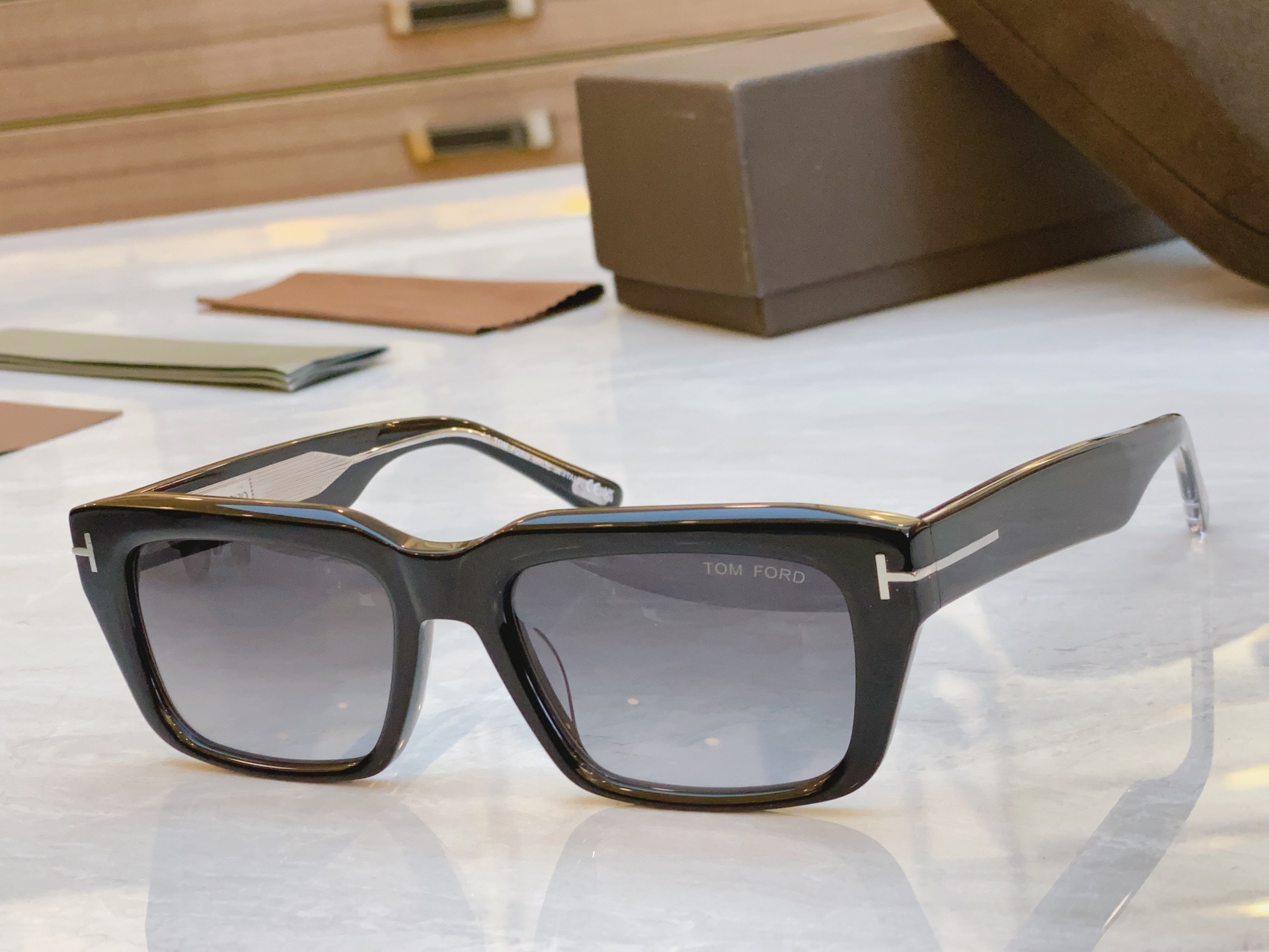 ，【TOM FOR*】汤姆*福特新款太阳镜🕶️，MODEL：FT1199，SIZE：55口19-145