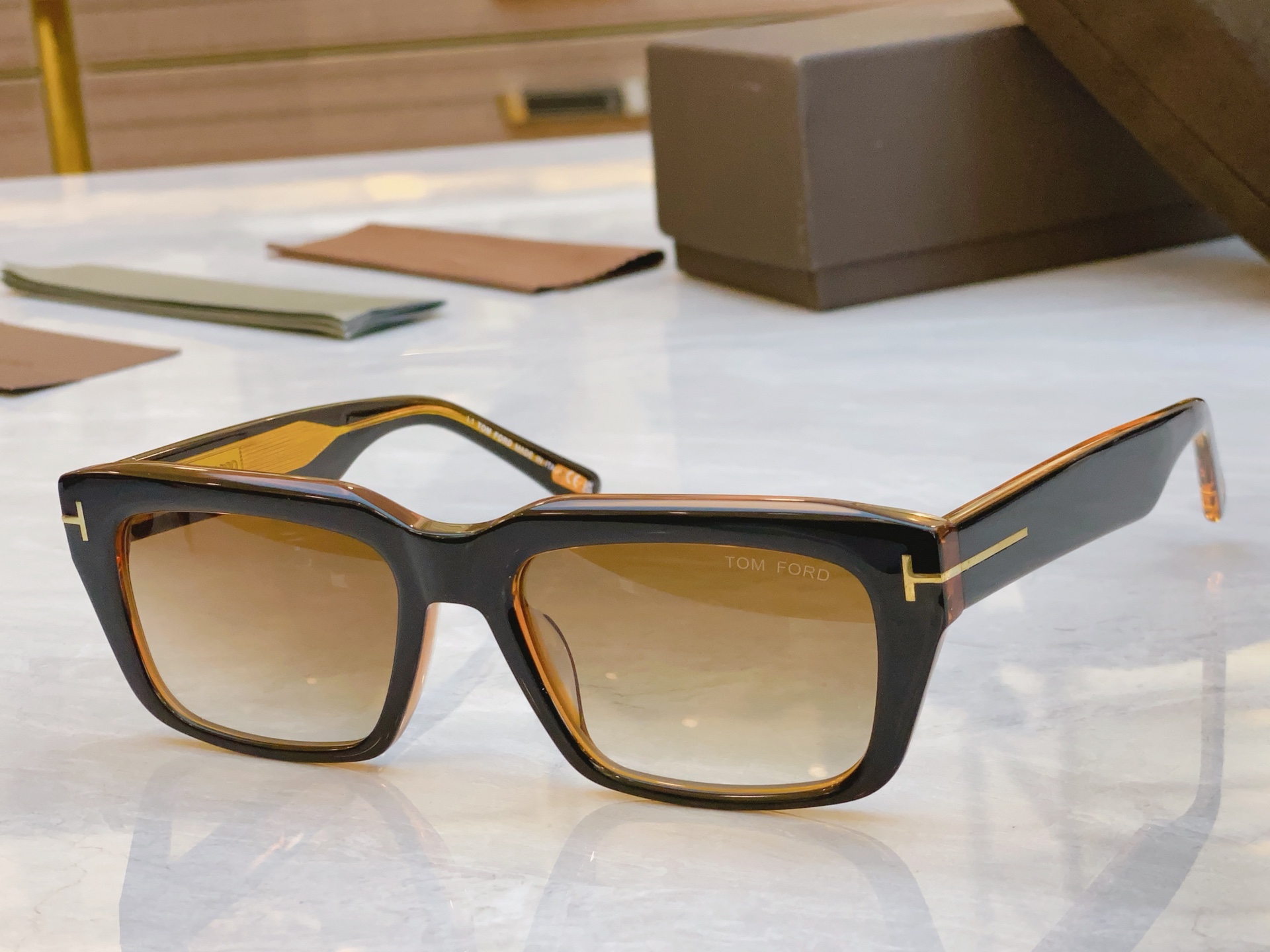 ，【TOM FOR*】汤姆*福特新款太阳镜🕶️，MODEL：FT1199，SIZE：55口19-145
