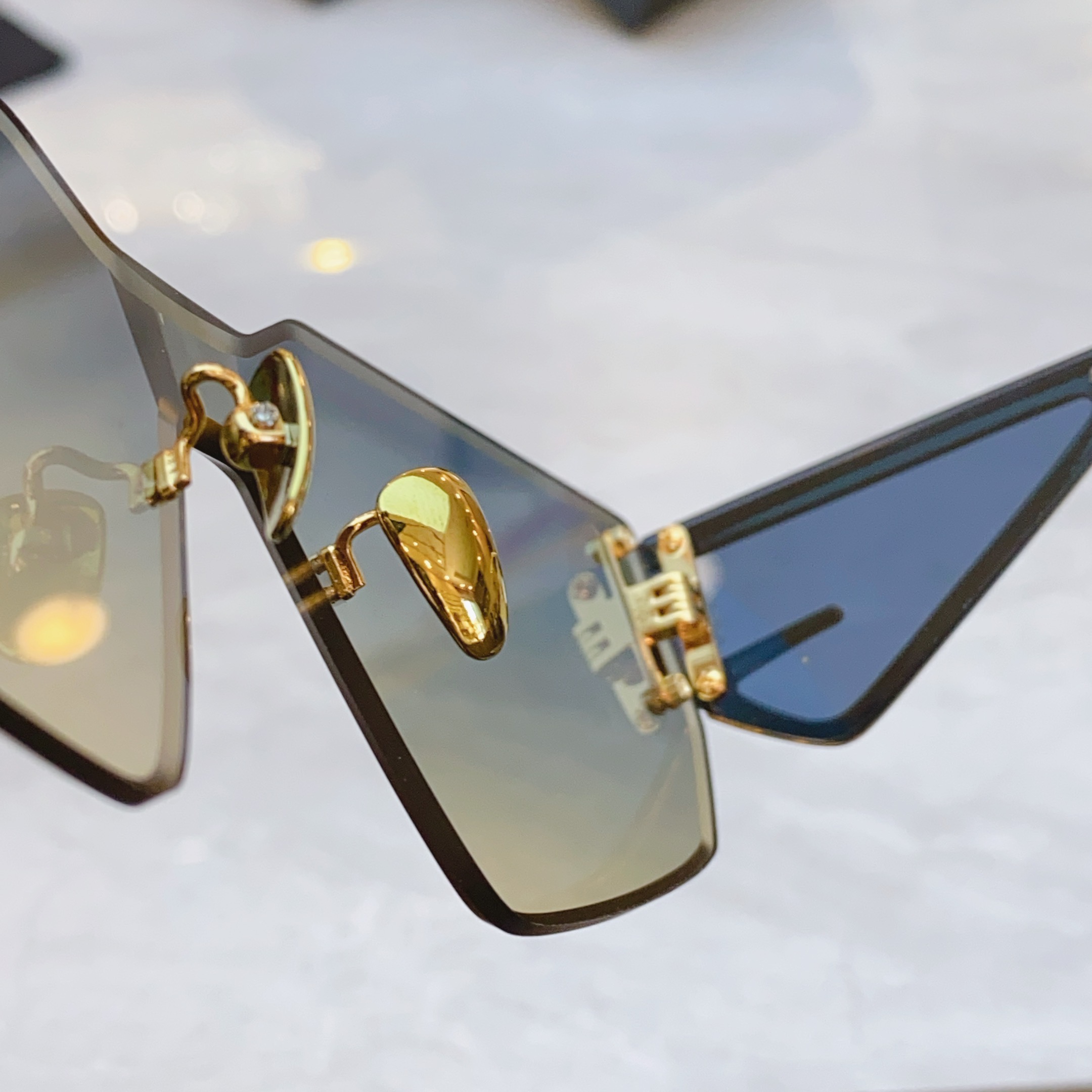，【GIVENCH*】纪梵*希新款太阳镜🕶️，MODEL：GV60016U，SIZE：147口0-138