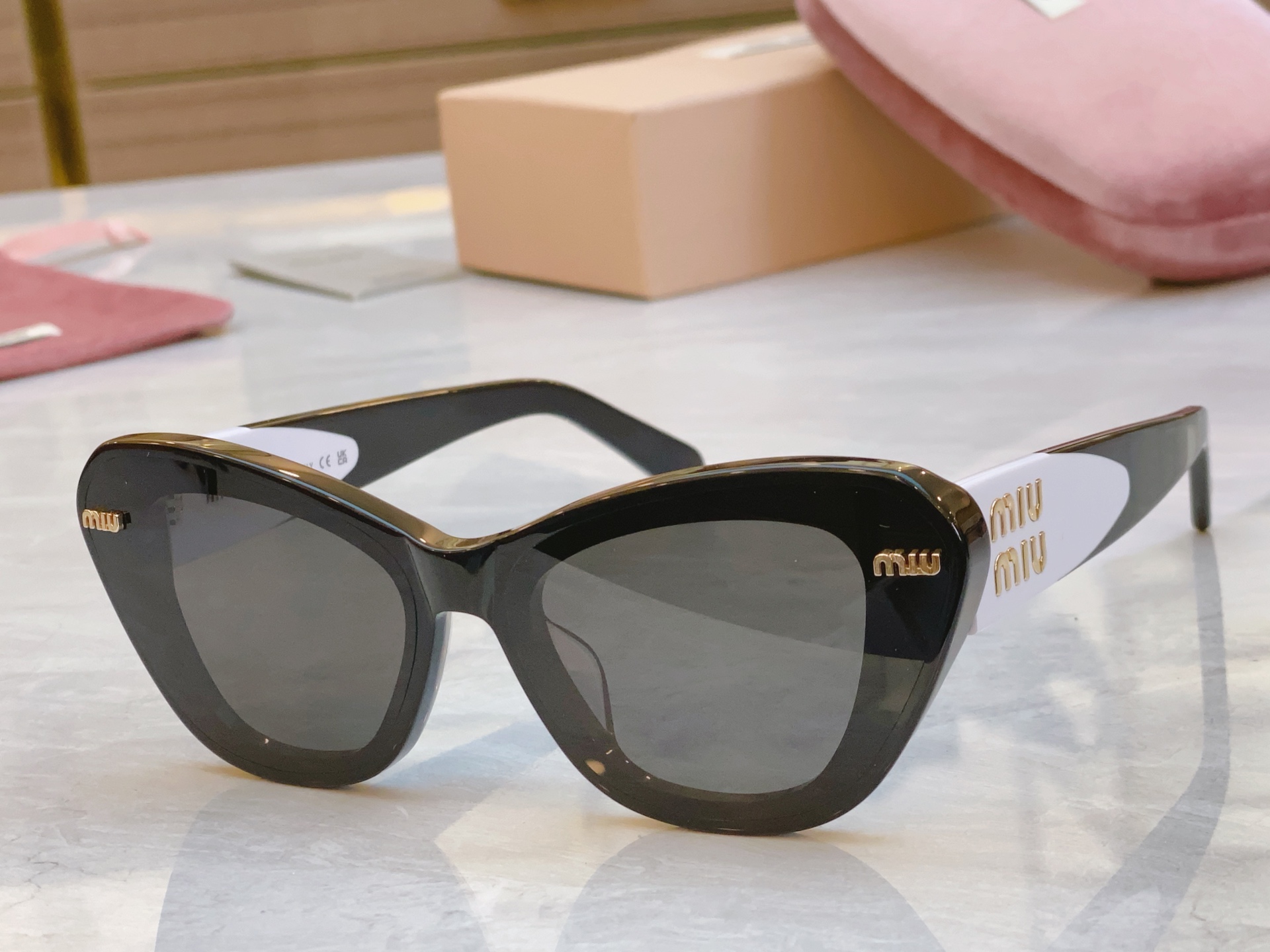 ，【MIUMI*】缪*缪新款太阳镜，ModMU 14KS，SIZE63-15-145