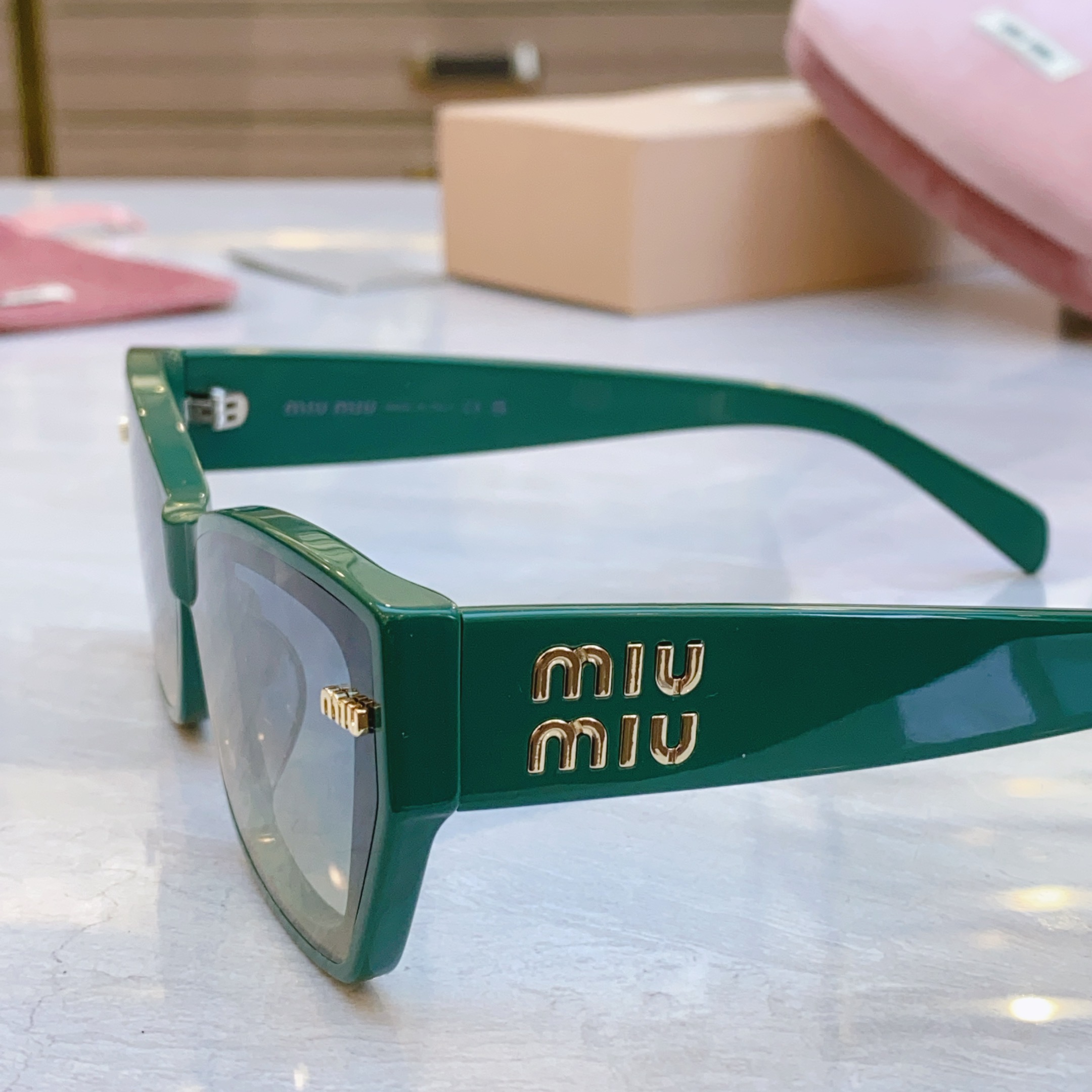 ，【MIUMI*】缪*缪新款太阳镜，ModMU 16KS，SIZE63-14-145