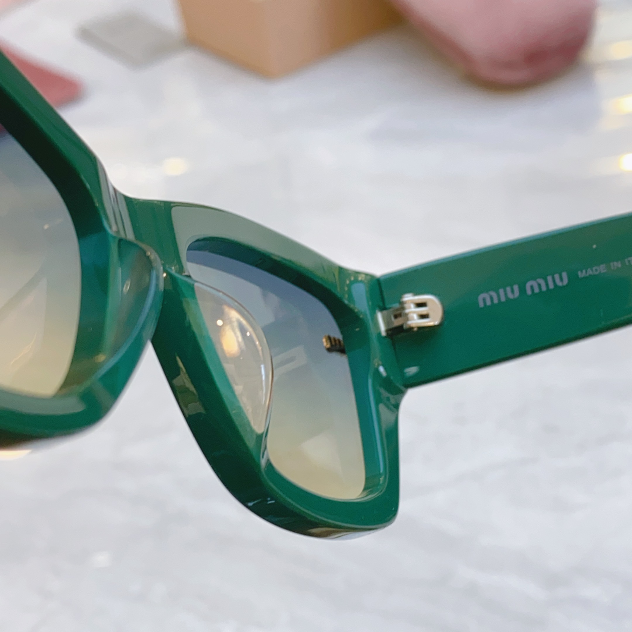 ，【MIUMI*】缪*缪新款太阳镜，ModMU 16KS，SIZE63-14-145