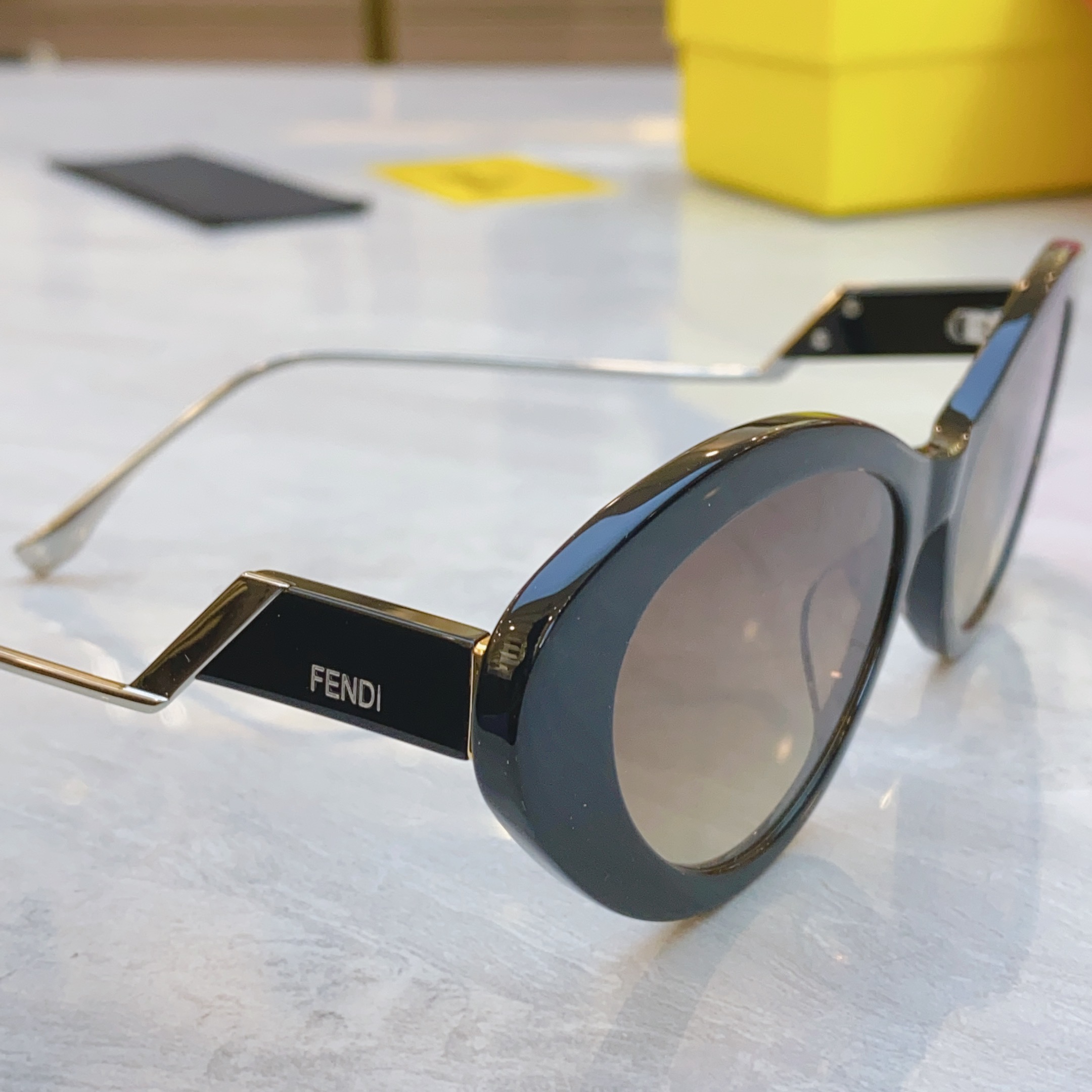 ，【FEN*】芬*迪新款太阳镜🕶️，
MODEL：FE3019，SIZE：52口20-142