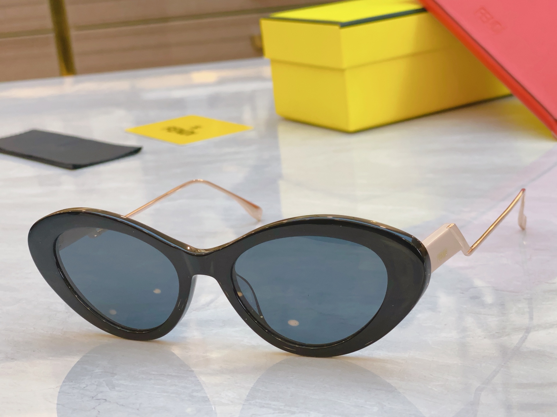 ，【FEN*】芬*迪新款太阳镜🕶️，
MODEL：FE3019，SIZE：52口20-142