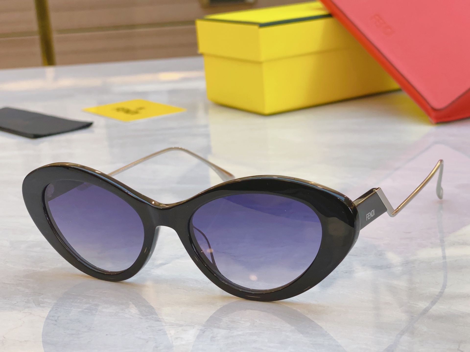 ，【FEN*】芬*迪新款太阳镜🕶️，
MODEL：FE3019，SIZE：52口20-142