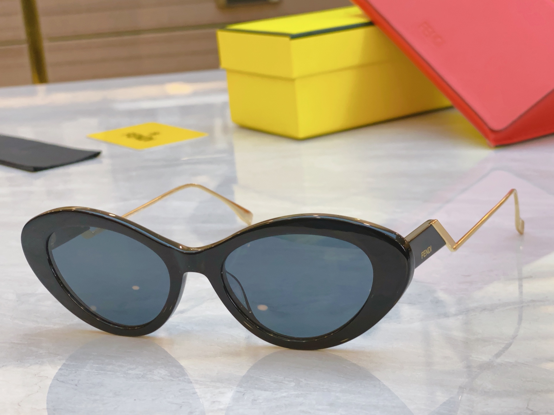 ，【FEN*】芬*迪新款太阳镜🕶️，
MODEL：FE3019，SIZE：52口20-142