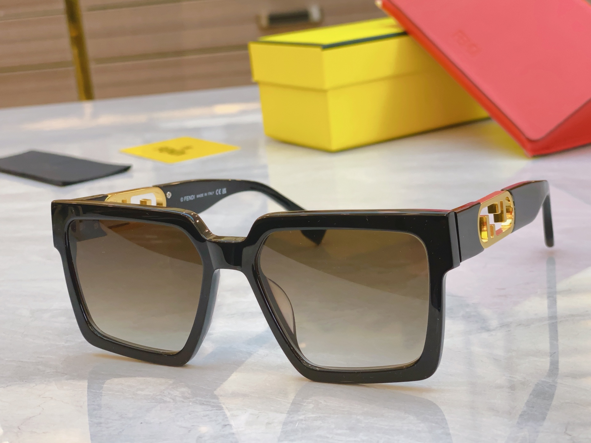 ，【FEN*】芬*迪新款太阳镜🕶️，
MODEL：FE40181I，SIZE：55口19-145