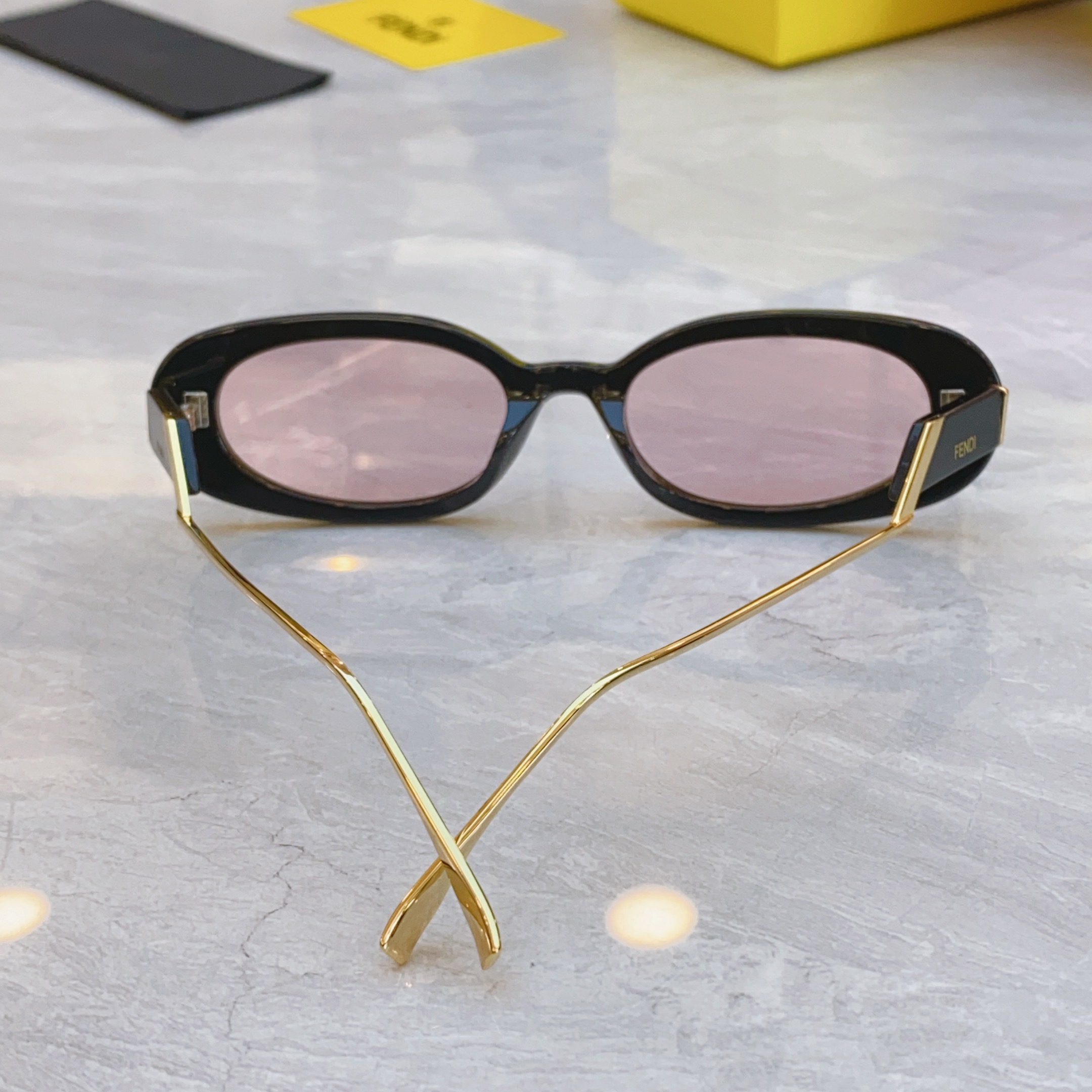 ，【FEN*】芬*迪新款太阳镜🕶️，
MODEL：FE3018，SIZE：50口20-142