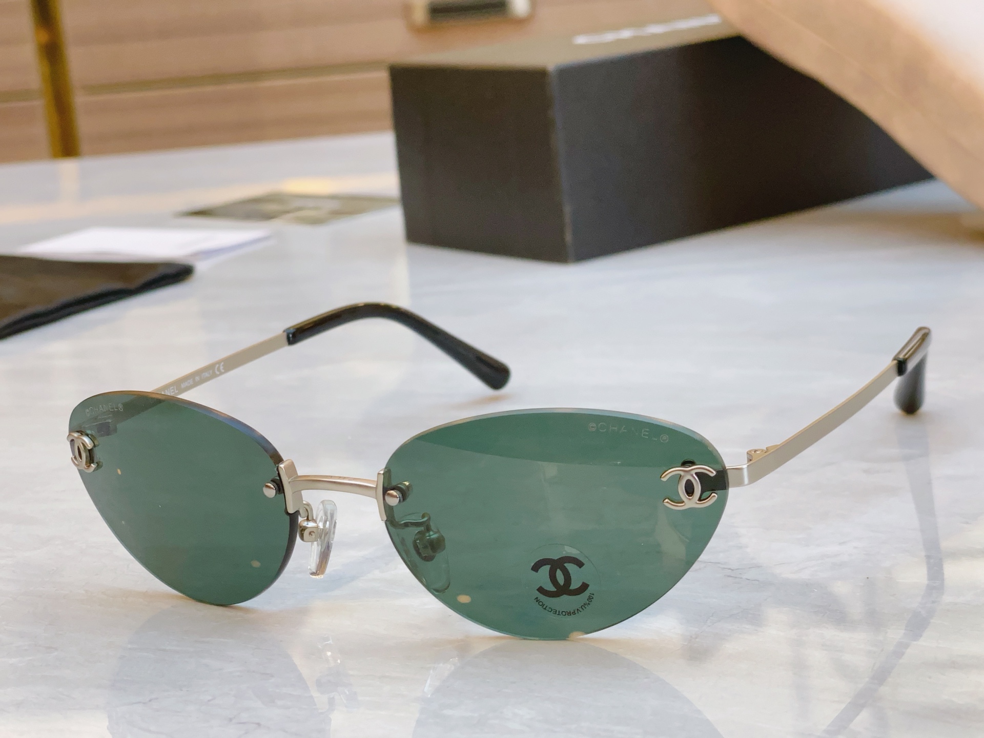 ，【CHANE*】香奈儿新款太阳镜🕶️🕶️，MODEL：CH4003，SIZE：55口16-135
