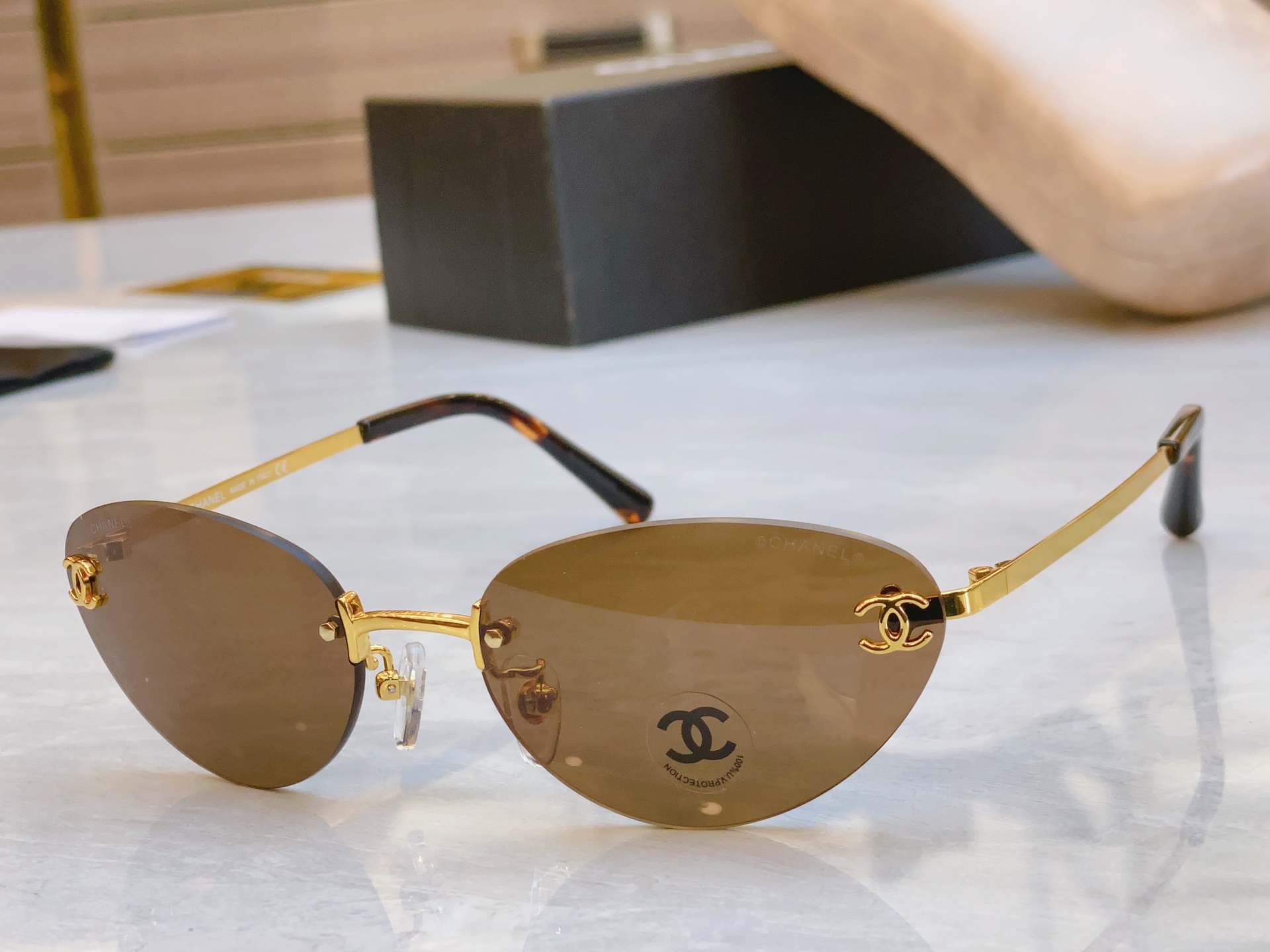 ，【CHANE*】香奈儿新款太阳镜🕶️🕶️，MODEL：CH4003，SIZE：55口16-135