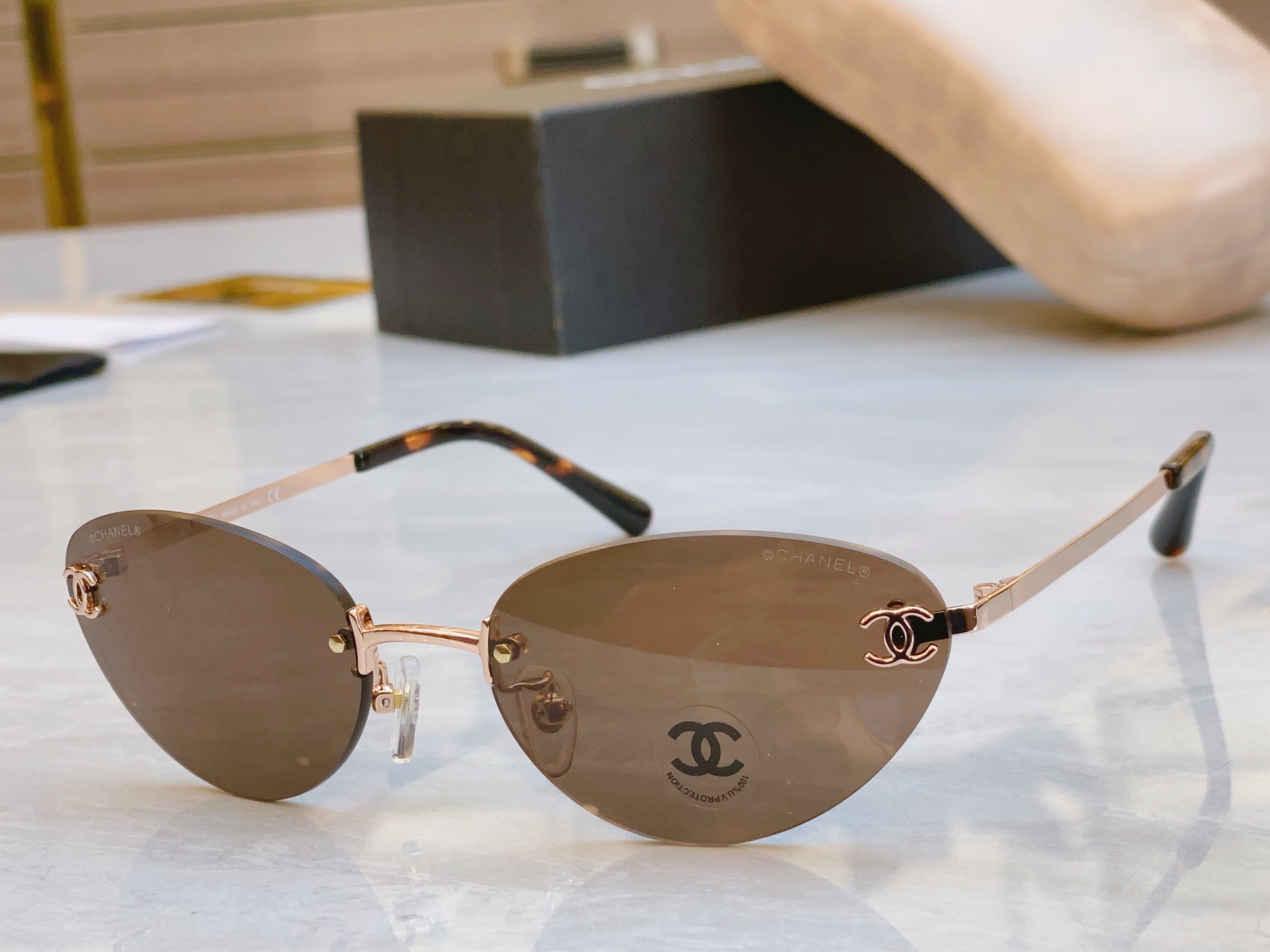 ，【CHANE*】香奈儿新款太阳镜🕶️🕶️，MODEL：CH4003，SIZE：55口16-135