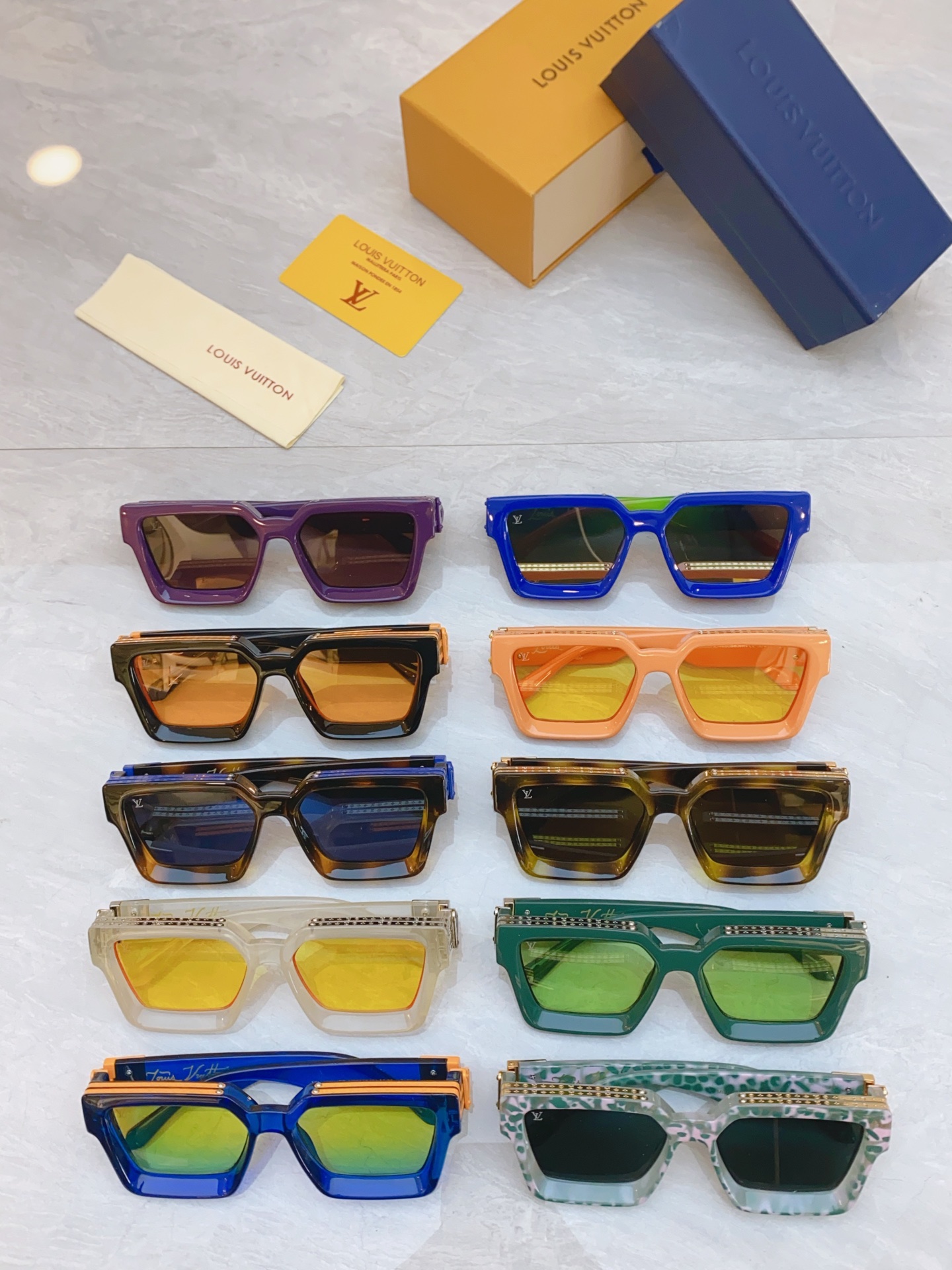 ，【LOUIS VUITTO*】路易*威登新款太阳镜，MODEL：M96006WN，SIZE：56口17