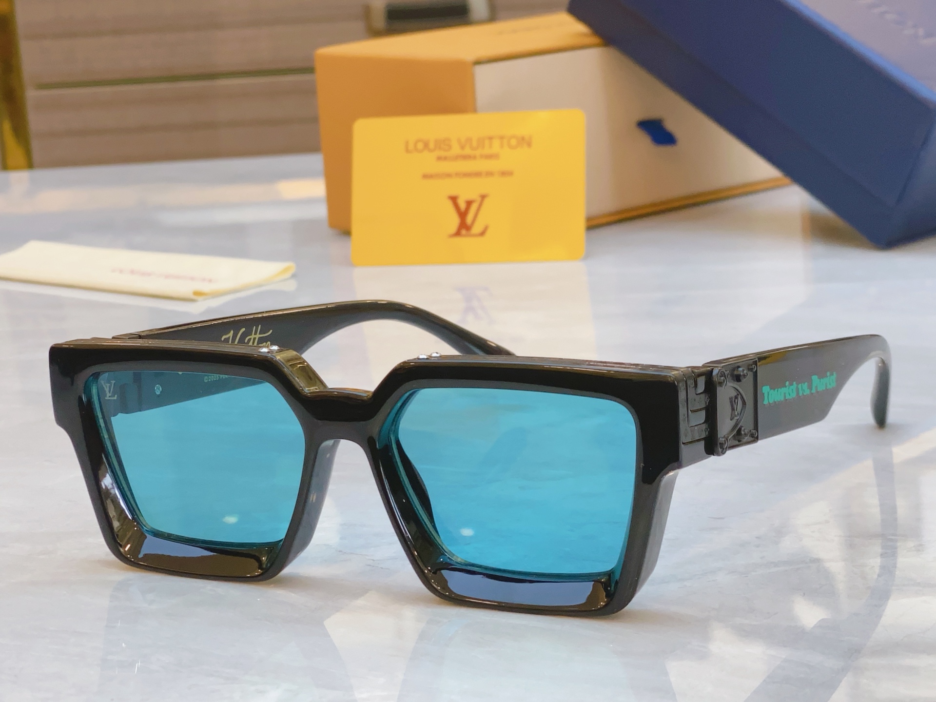 ，【LOUIS VUITTO*】路易*威登新款太阳镜，MODEL：M96006WN，SIZE：56口17