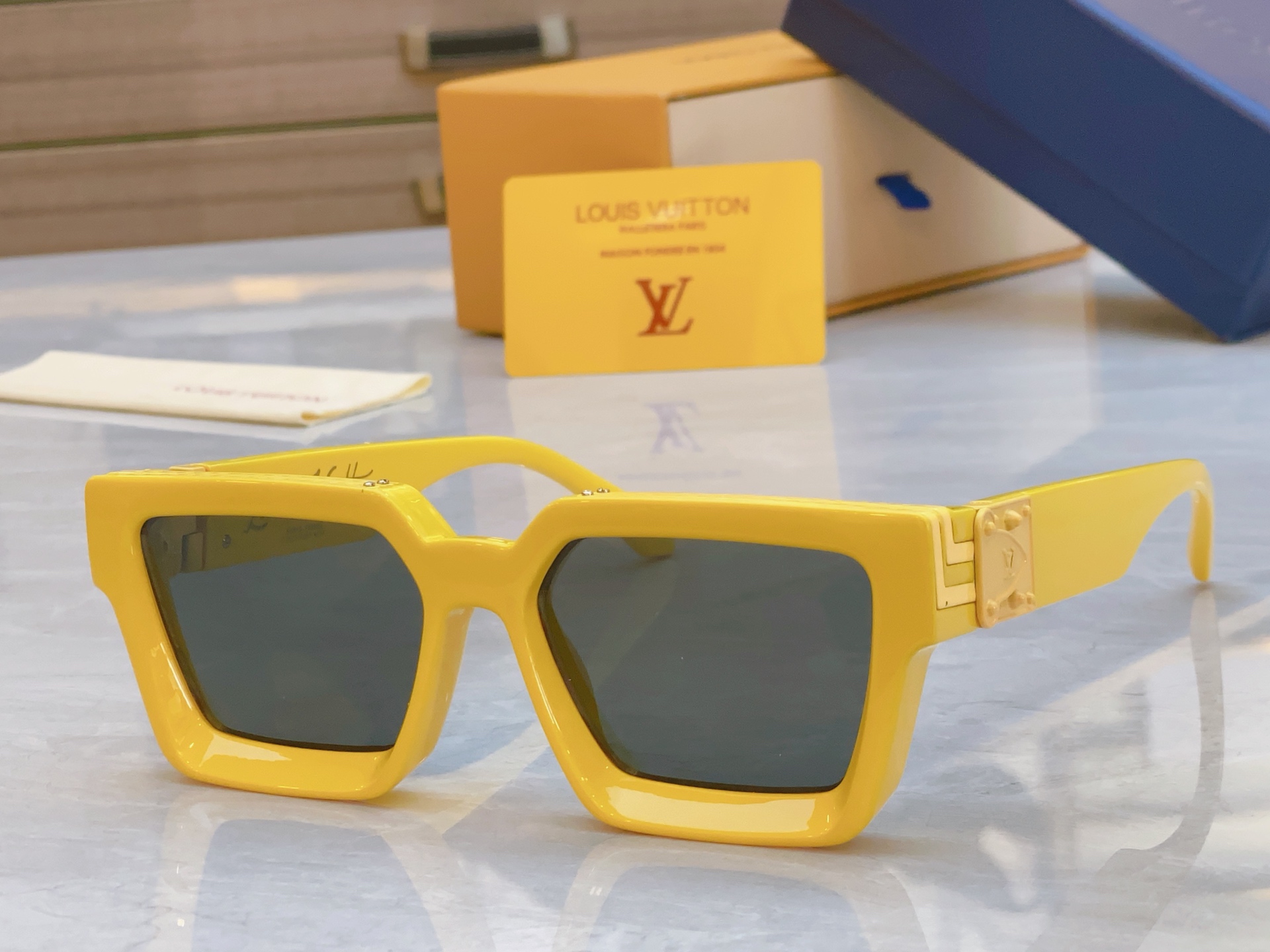 ，【LOUIS VUITTO*】路易*威登新款太阳镜，MODEL：M96006WN，SIZE：56口17