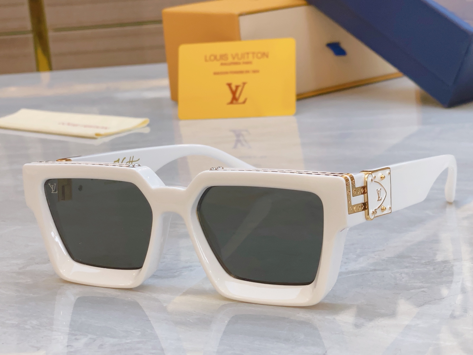 ，【LOUIS VUITTO*】路易*威登新款太阳镜，MODEL：M96006WN，SIZE：56口17