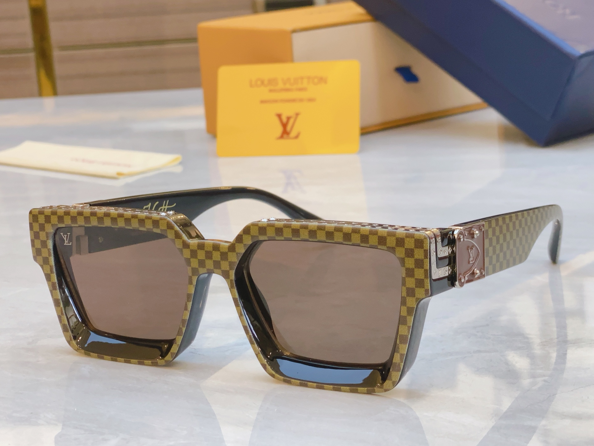 ，【LOUIS VUITTO*】路易*威登新款太阳镜，MODEL：M96006WN，SIZE：56口17