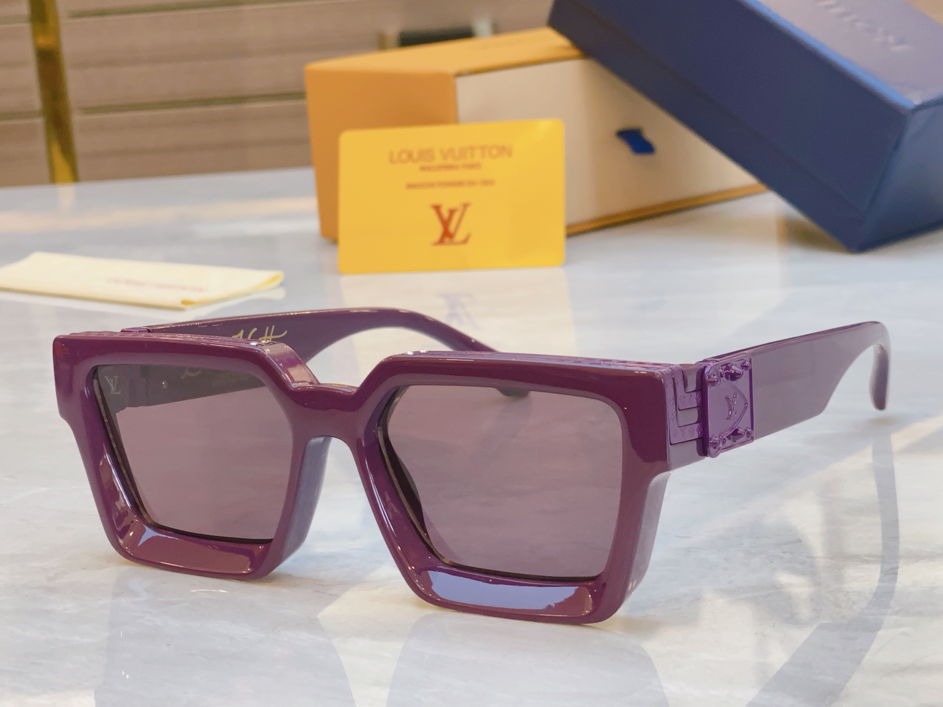 ，【LOUIS VUITTO*】路易*威登新款太阳镜，MODEL：M96006WN，SIZE：56口17