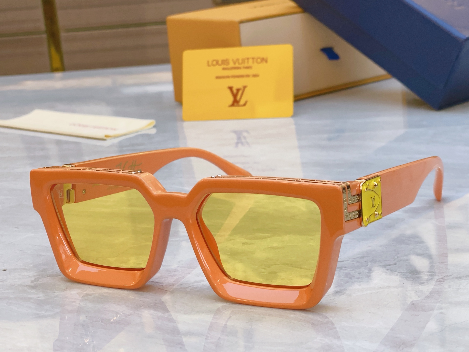 ，【LOUIS VUITTO*】路易*威登新款太阳镜，MODEL：M96006WN，SIZE：56口17