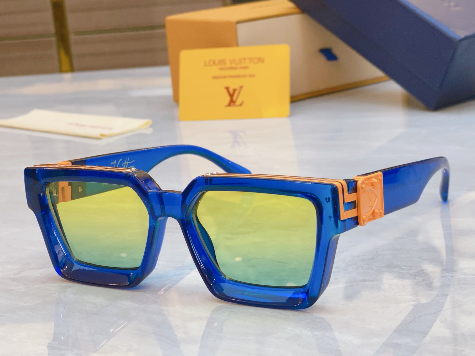 ，【LOUIS VUITTO*】路易*威登新款太阳镜，MODEL：M96006WN，SIZE：56口17