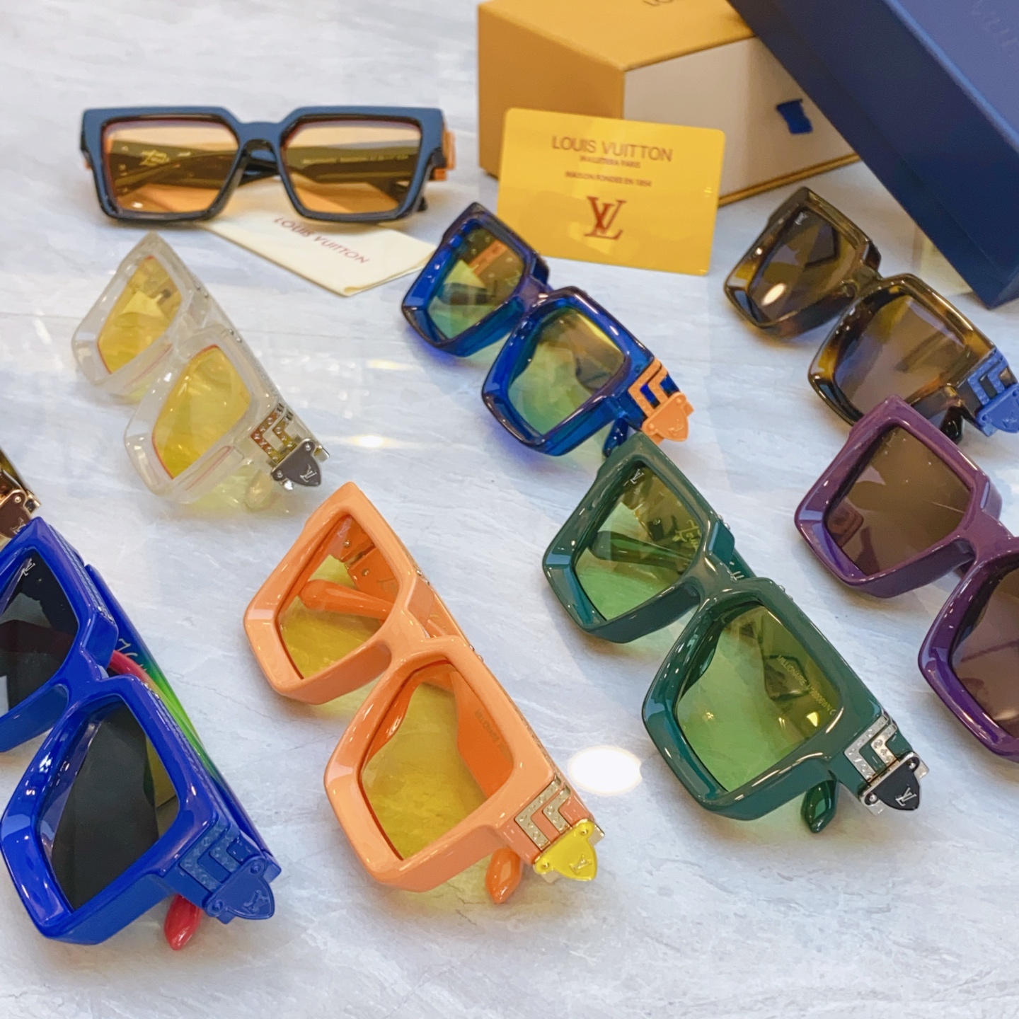 ，【LOUIS VUITTO*】路易*威登新款太阳镜，MODEL：M96006WN，SIZE：56口17