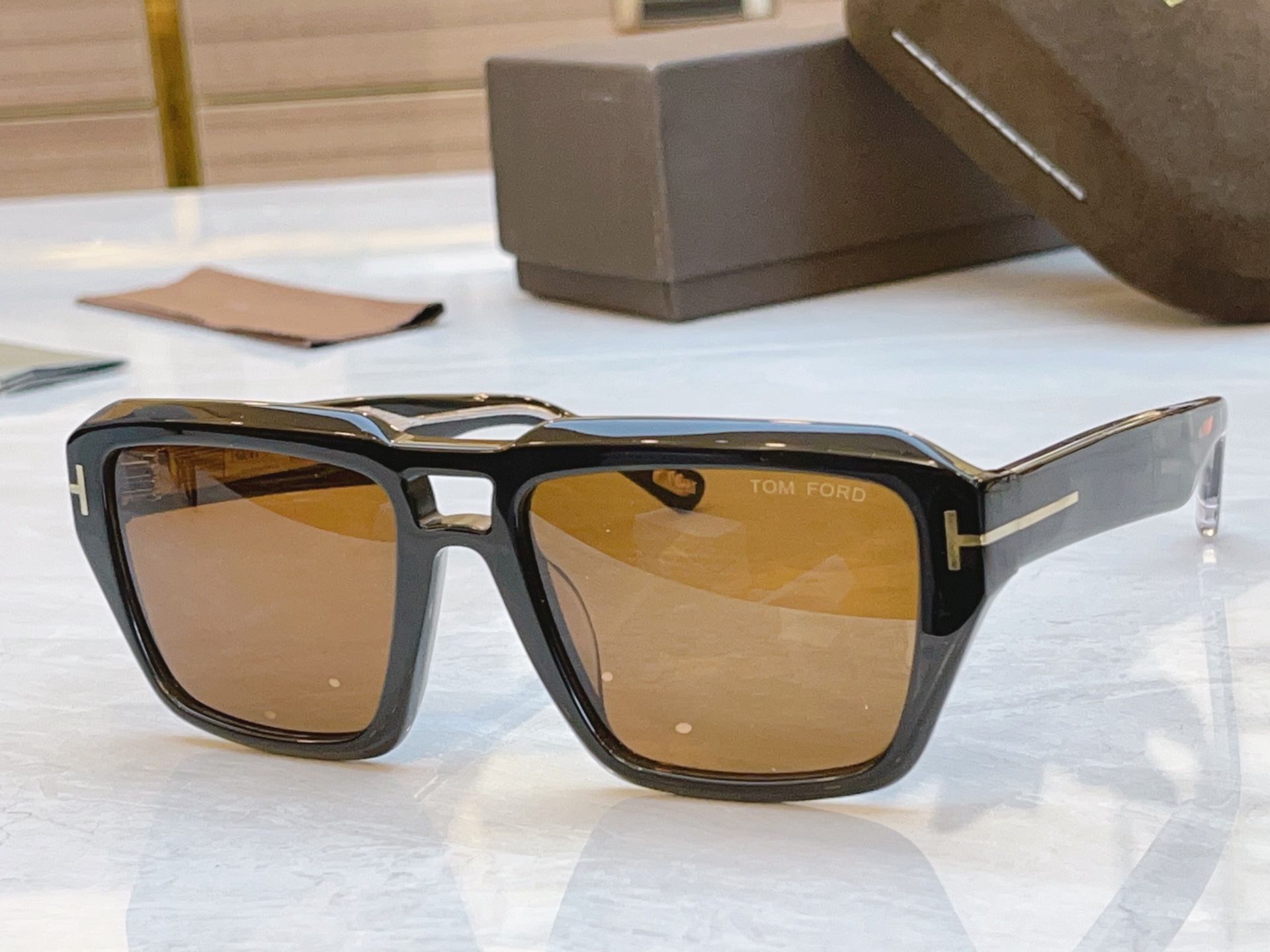 ，【TOM FOR*】汤姆*福特新款太阳镜🕶️，MODEL：FT1202，SIZE：56口19-140