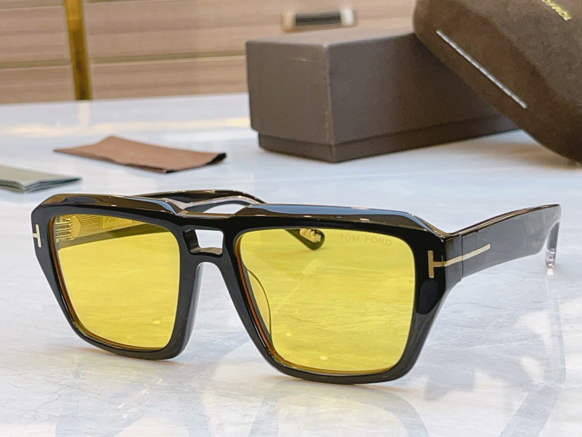 ，【TOM FOR*】汤姆*福特新款太阳镜🕶️，MODEL：FT1202，SIZE：56口19-140
