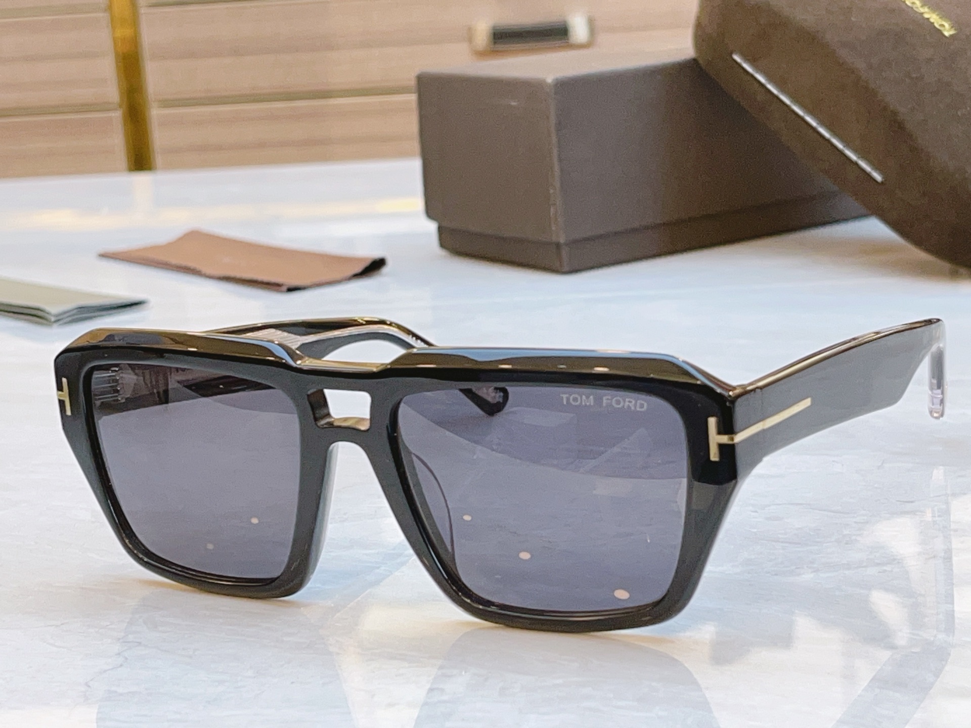 ，【TOM FOR*】汤姆*福特新款太阳镜🕶️，MODEL：FT1202，SIZE：56口19-140