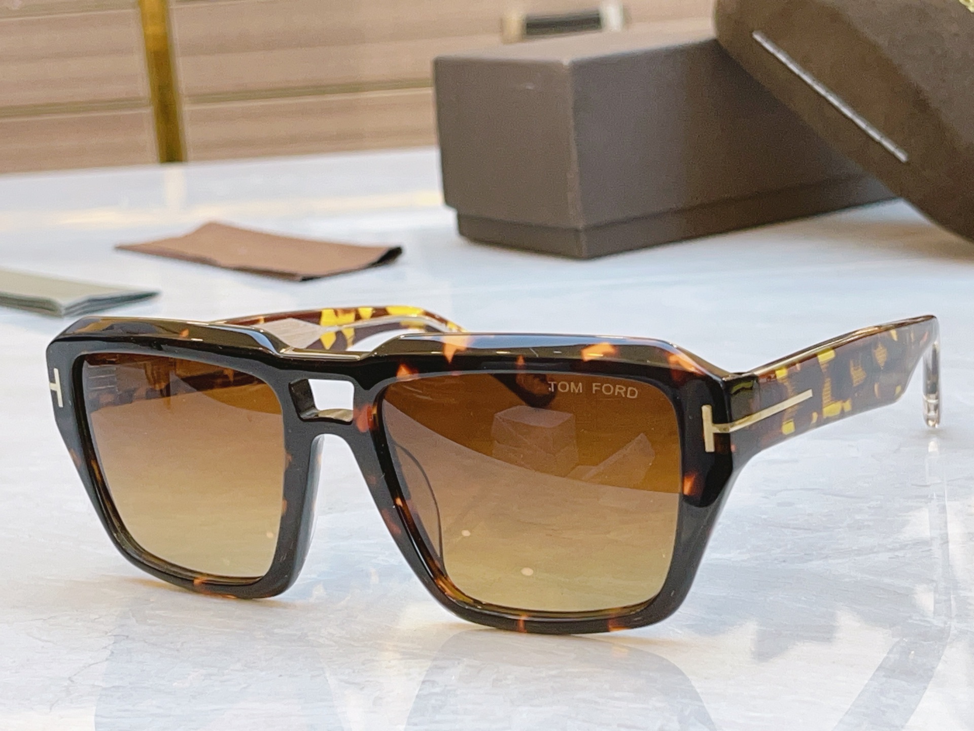 ，【TOM FOR*】汤姆*福特新款太阳镜🕶️，MODEL：FT1202，SIZE：56口19-140