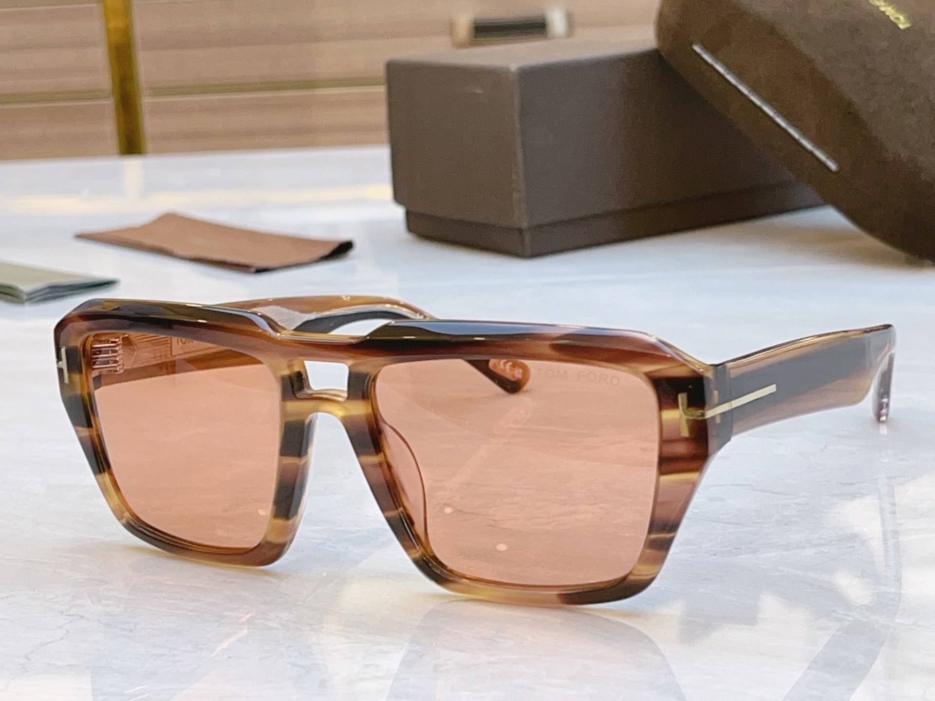 ，【TOM FOR*】汤姆*福特新款太阳镜🕶️，MODEL：FT1202，SIZE：56口19-140