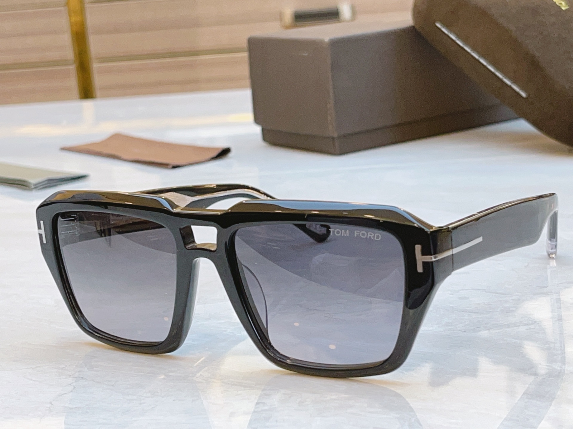 ，【TOM FOR*】汤姆*福特新款太阳镜🕶️，MODEL：FT1202，SIZE：56口19-140
