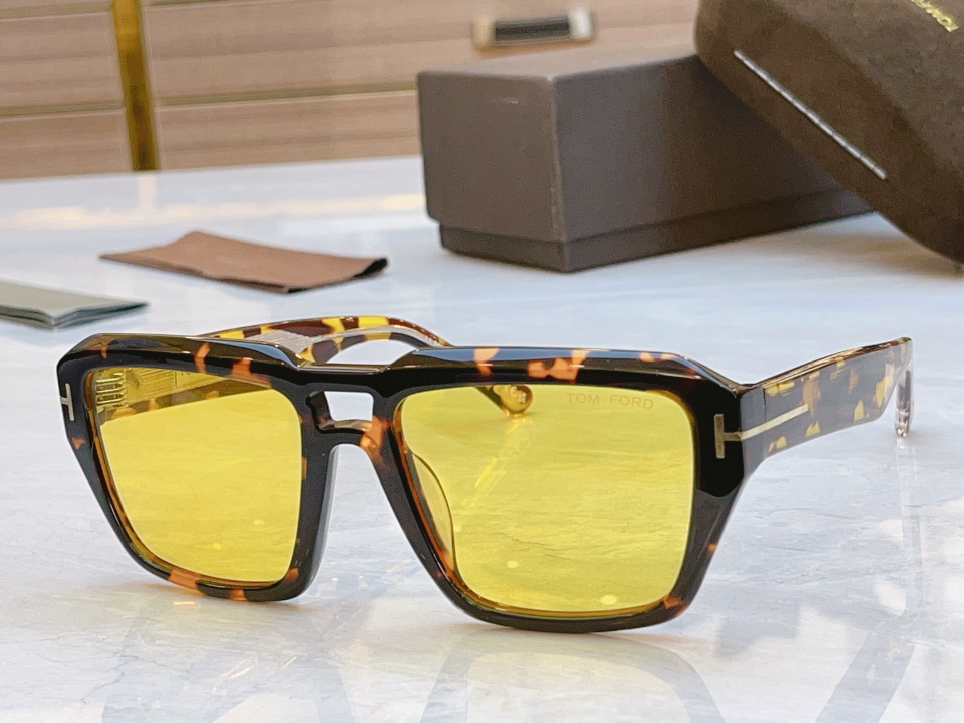 ，【TOM FOR*】汤姆*福特新款太阳镜🕶️，MODEL：FT1202，SIZE：56口19-140
