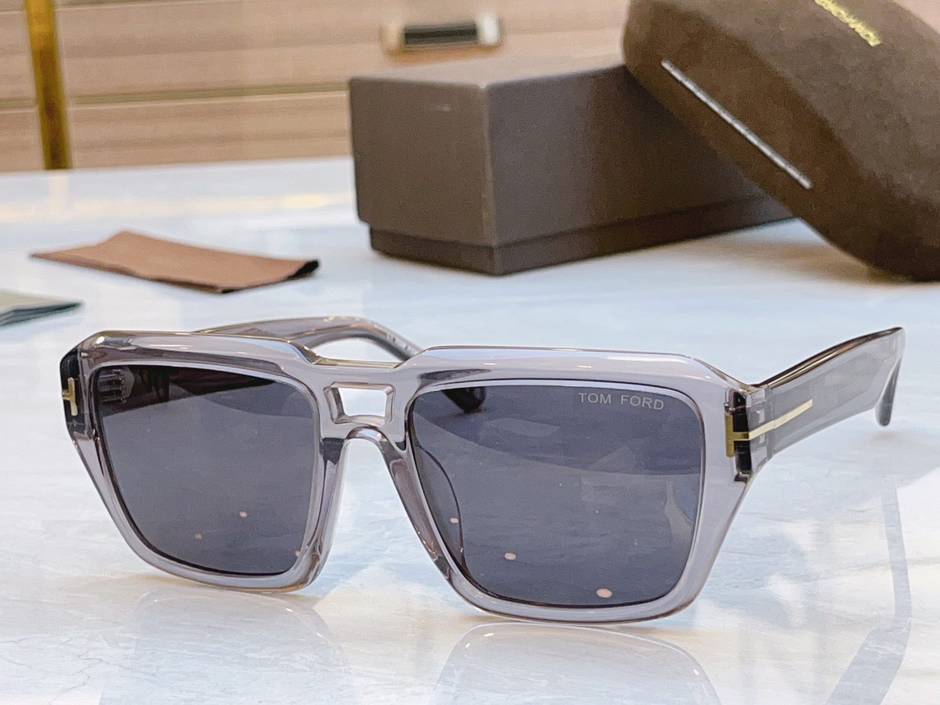 ，【TOM FOR*】汤姆*福特新款太阳镜🕶️，MODEL：FT1202，SIZE：56口19-140