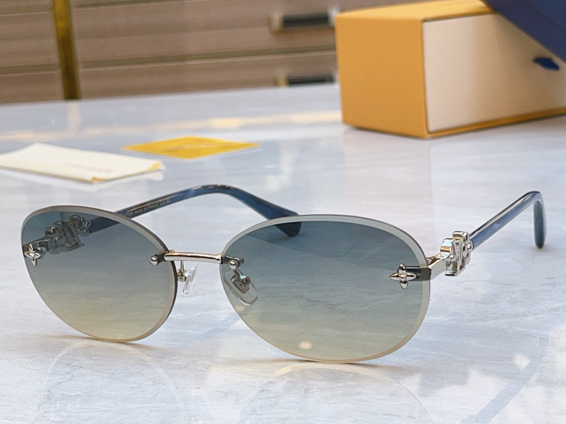 ，【LOUIS VUITTO*】路易*威登新款太阳镜，MODEL：Z24591，SIZE：64口16-1