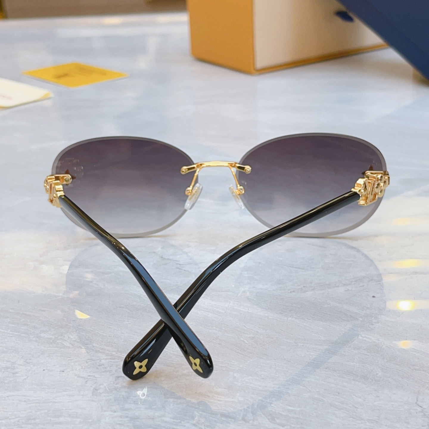 ，【LOUIS VUITTO*】路易*威登新款太阳镜，MODEL：Z24591，SIZE：64口16-1