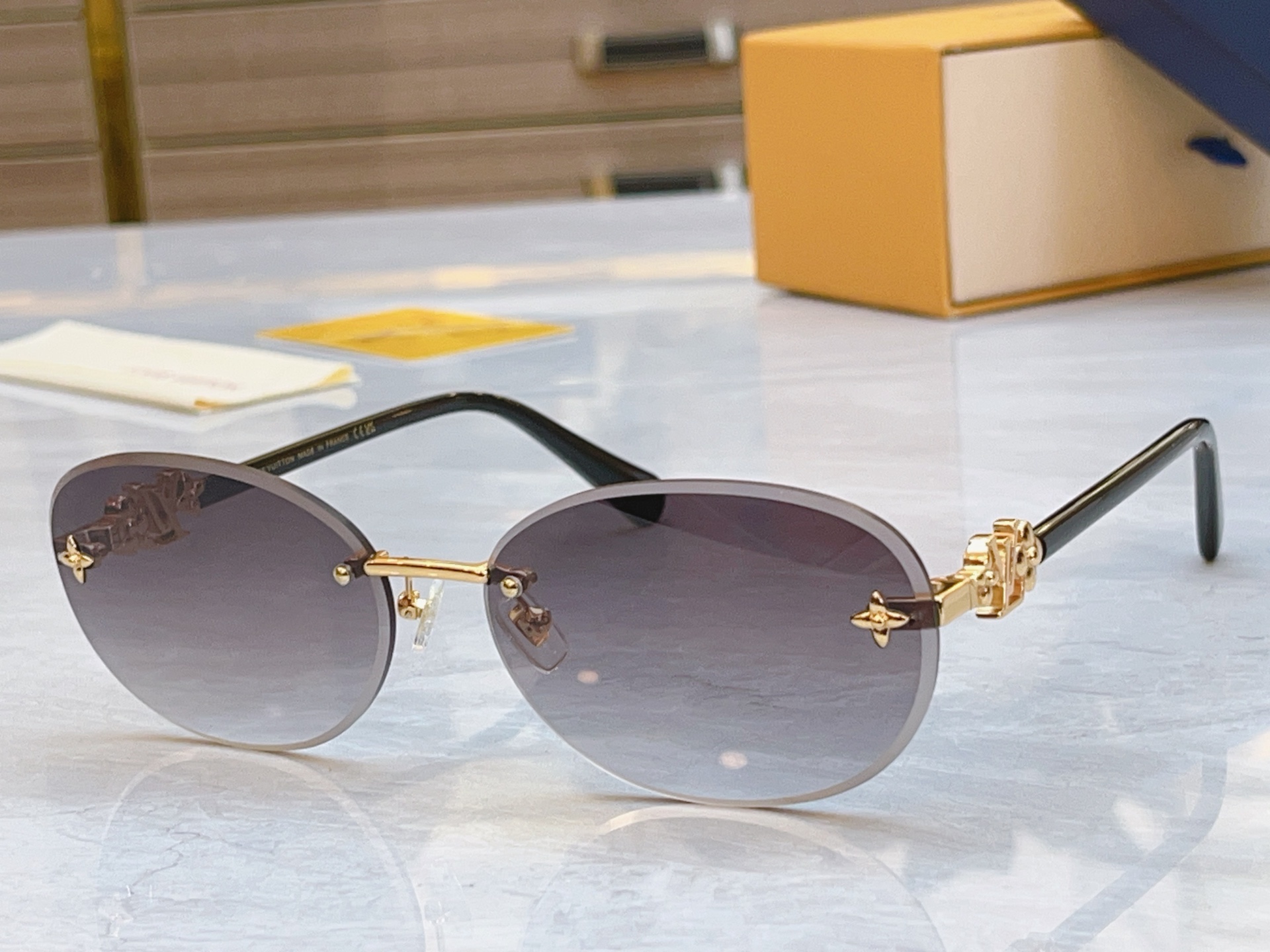 ，【LOUIS VUITTO*】路易*威登新款太阳镜，MODEL：Z24591，SIZE：64口16-1